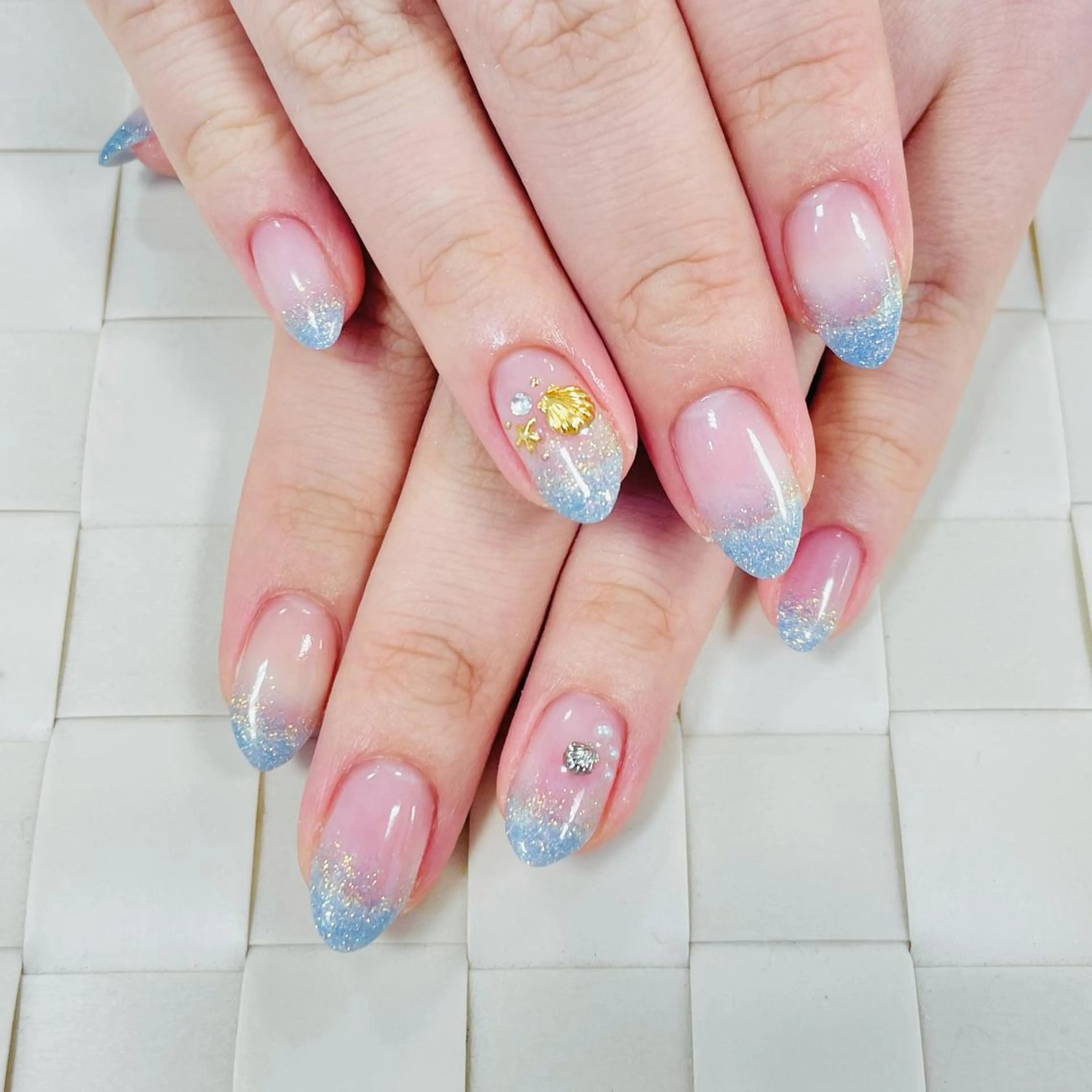 ネイル e+LUCIA NAIL関内店所属・花岡 佑紀のネイルデザイン