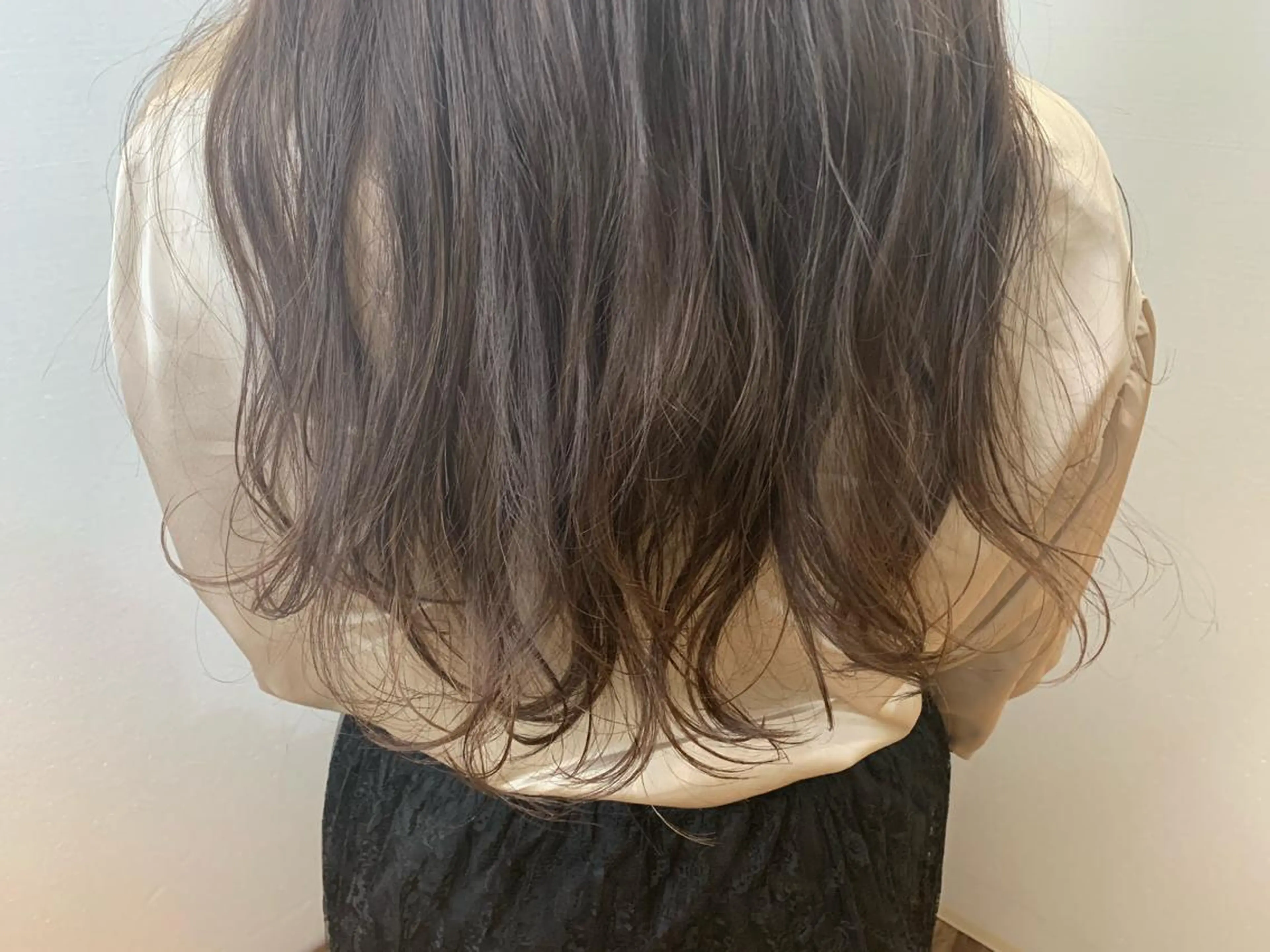 ロング カラー アッシュ ラベンダーカラー カット ヘアカラー トリートメント 【Uneユヌ】菊地 春那のヘアスタイル