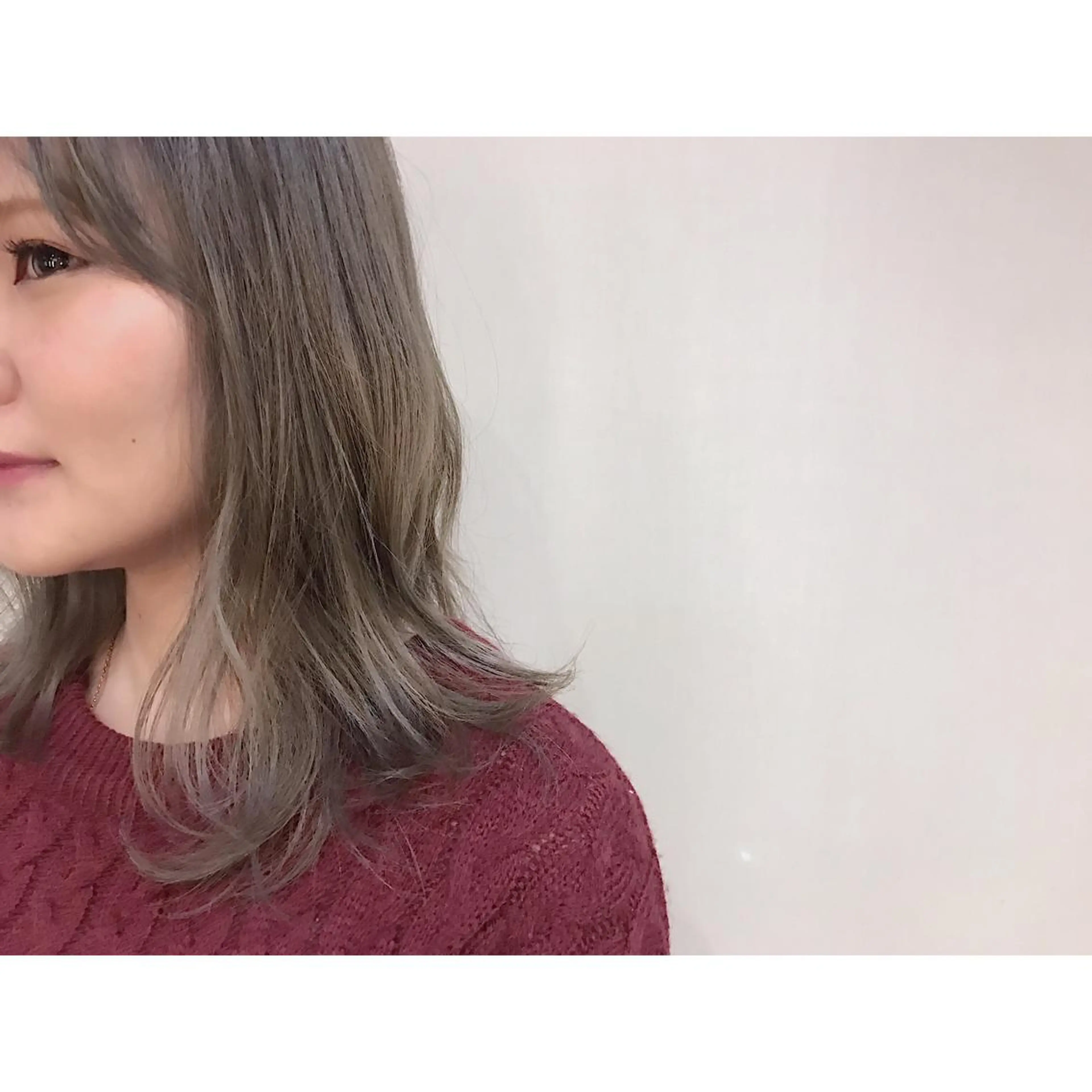 ミディアム セミロング カラー アッシュ 透明感カラー ダブルカラー イルミナカラー 日々所属・谷 大地のヘアスタイル