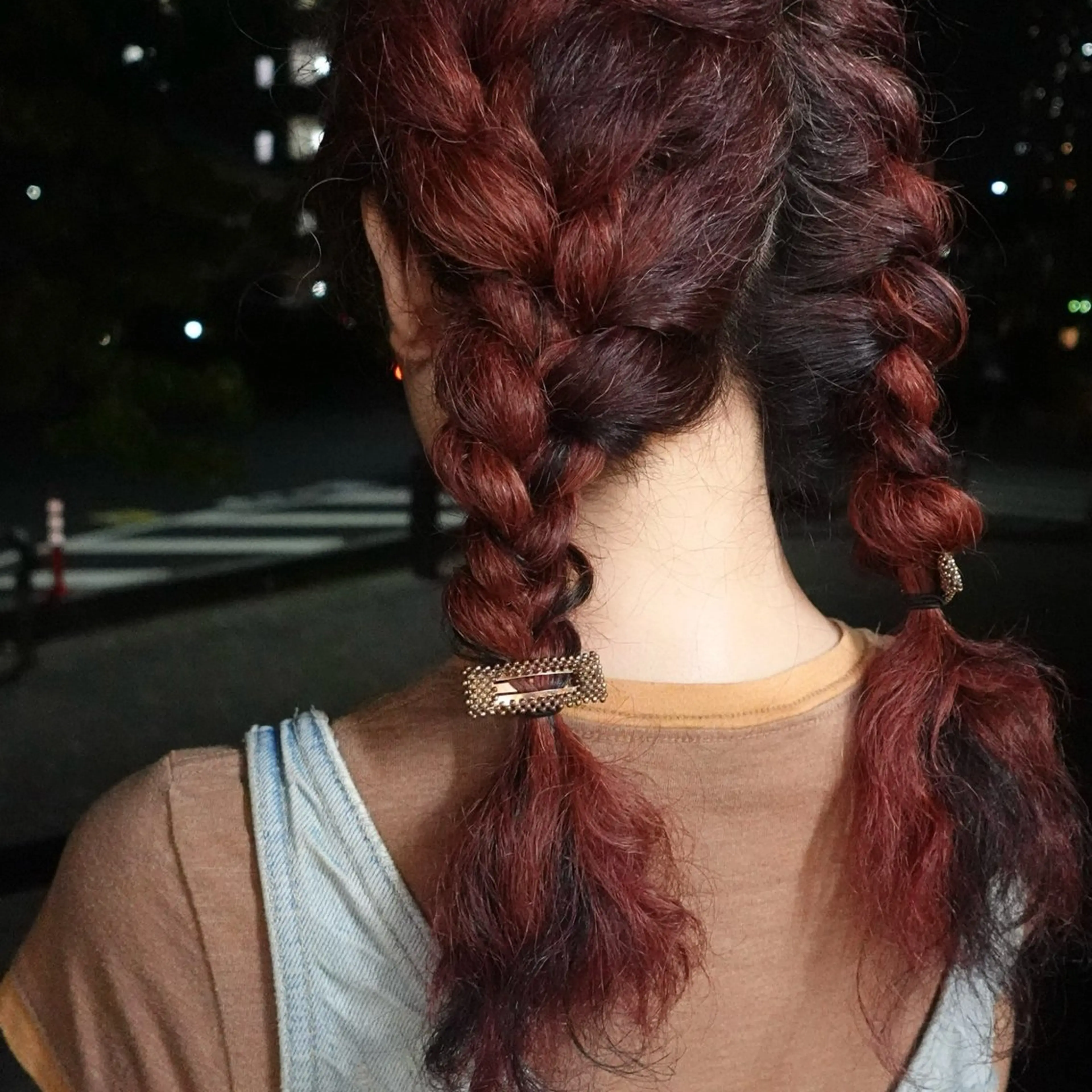 セミロング カラー ブラウンカラー デザインカラー オレンジ レッドカラー ヘアカラー MUKU 市川 莉花のヘアスタイル