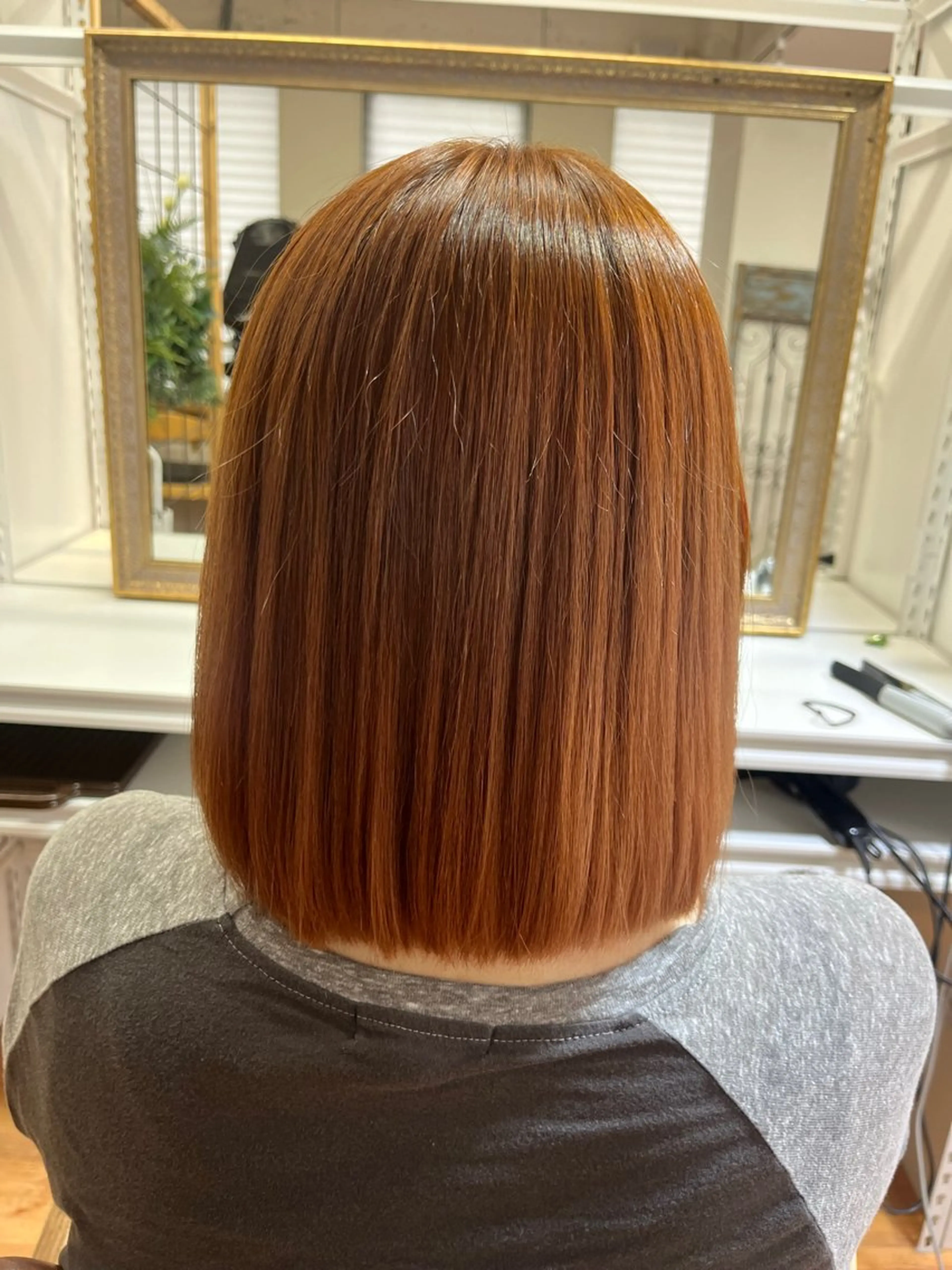 ミディアム 腰越 麻奈のヘアスタイル