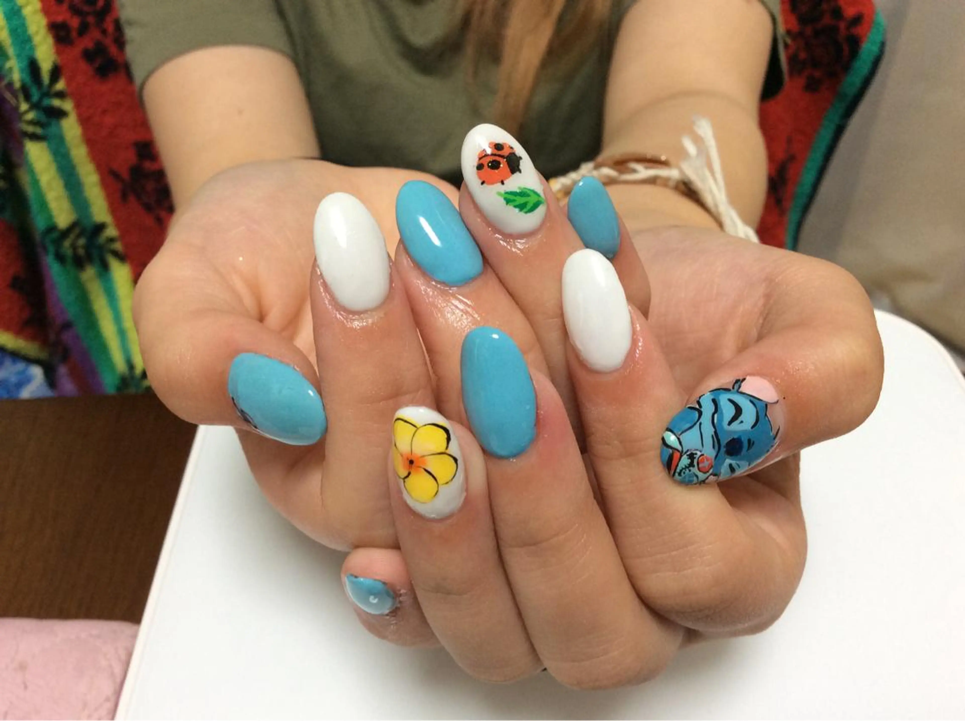 ネイル フラワー ムーンのネイルデザイン