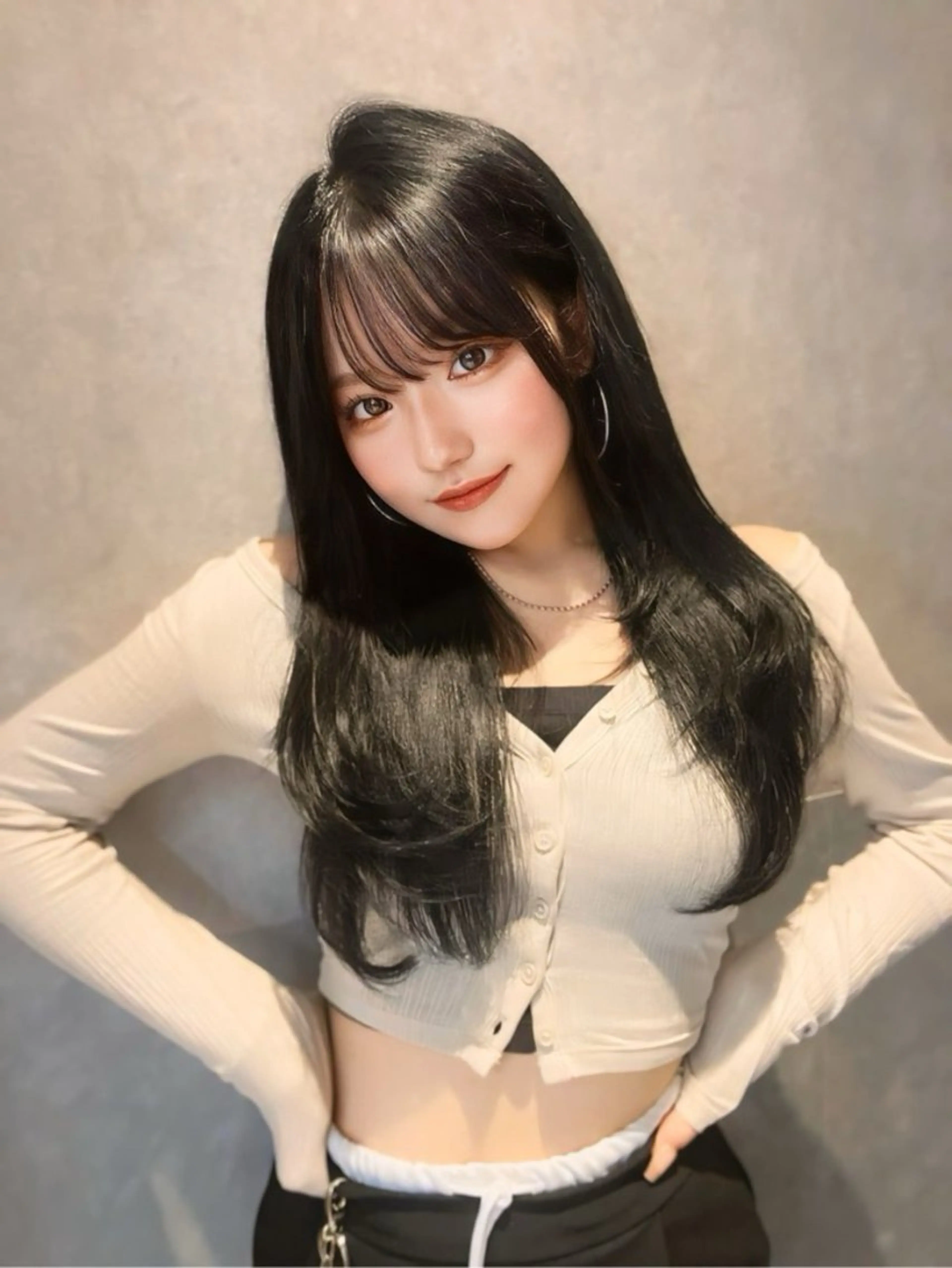 セミロング yuuto🌈 冬の透け感カラーのヘアスタイル