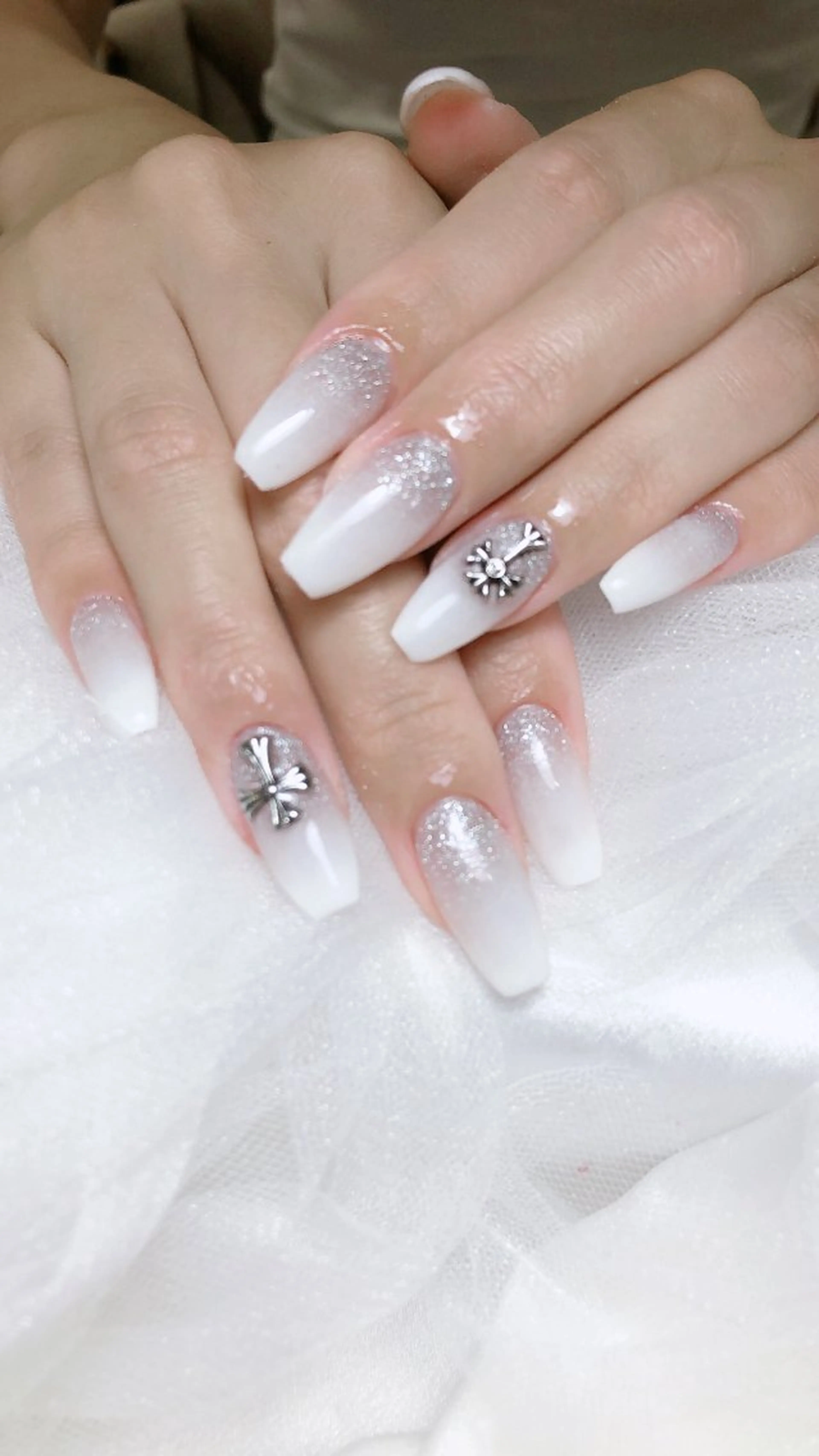 ネイル ハンドネイル LR.ONE ヨウのネイルデザイン