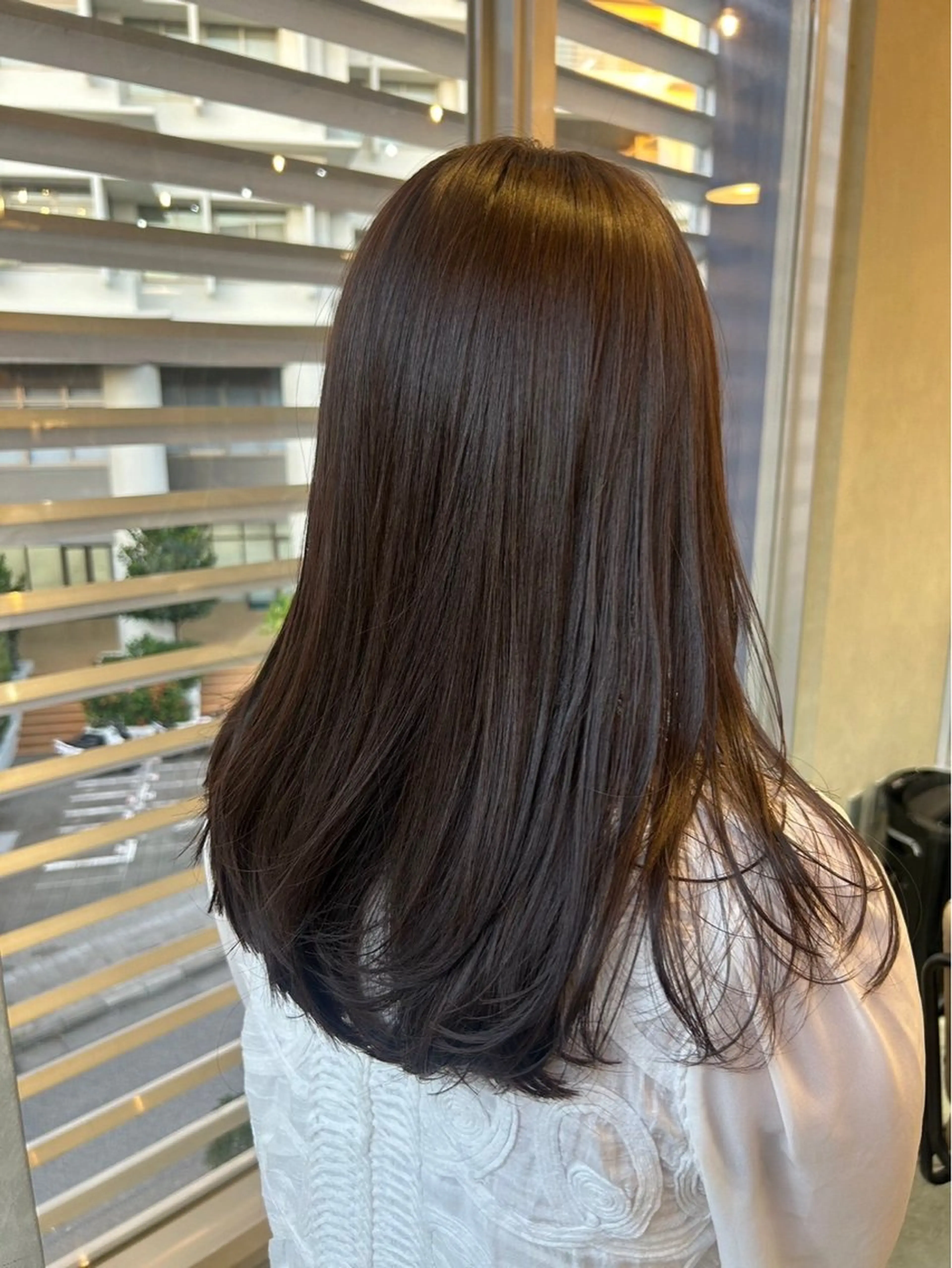 セミロング カラー 平良 那生のヘアスタイル