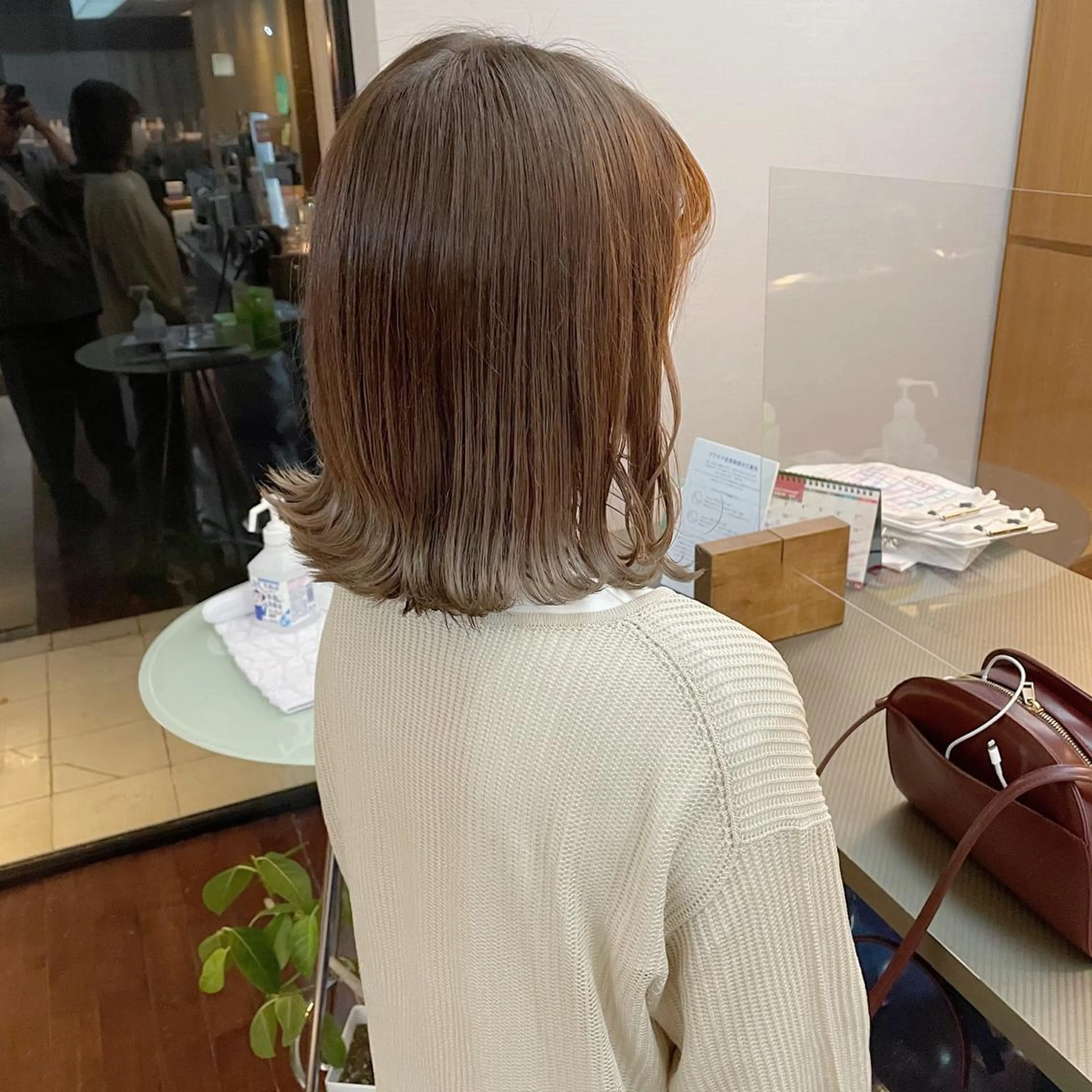 ミディアム カラー ベージュカラー ブリーチ ブリーチなしカラー Kouta/似合わせ /パーマ/カラーのヘアスタイル