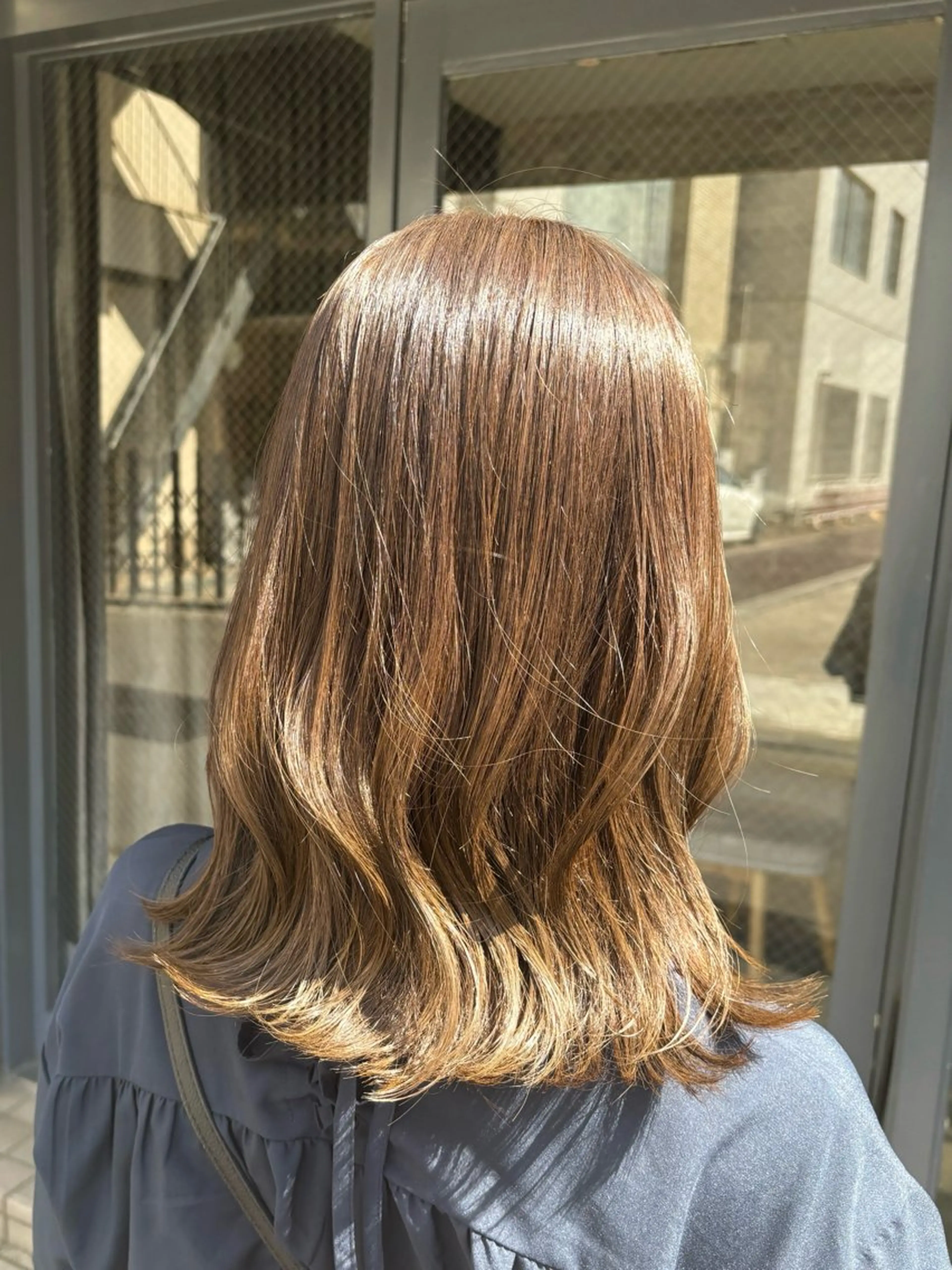 ミディアム カラー ミディアムレイヤー ベージュカラー 顔周りカット 韓国風ヘア レイヤーカット カット ヘアカラー トリートメント やなせ かすみのヘアスタイル