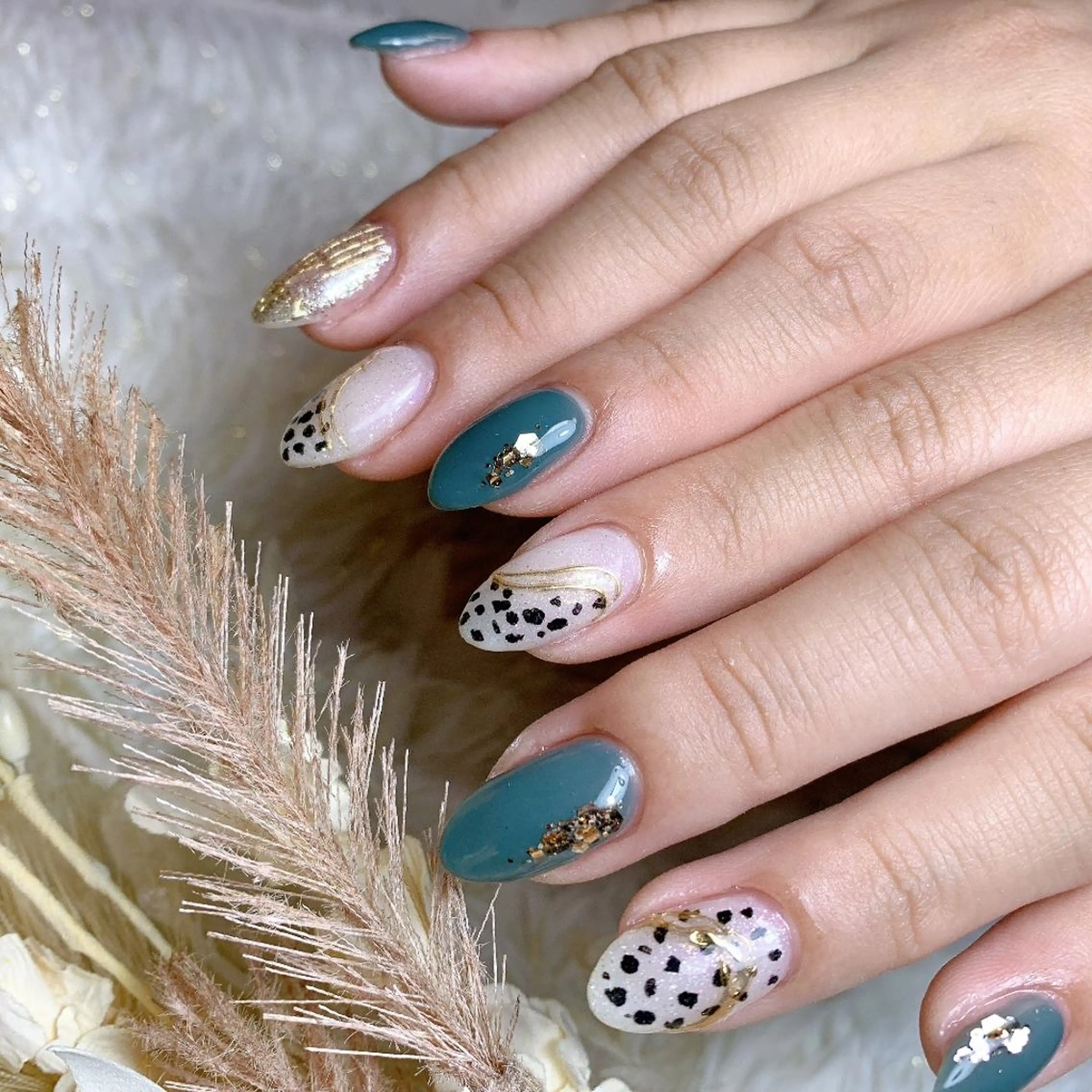 ミディアム ネイル ニュアンスネイル ☺︎山部 志麻☺︎のネイルデザイン