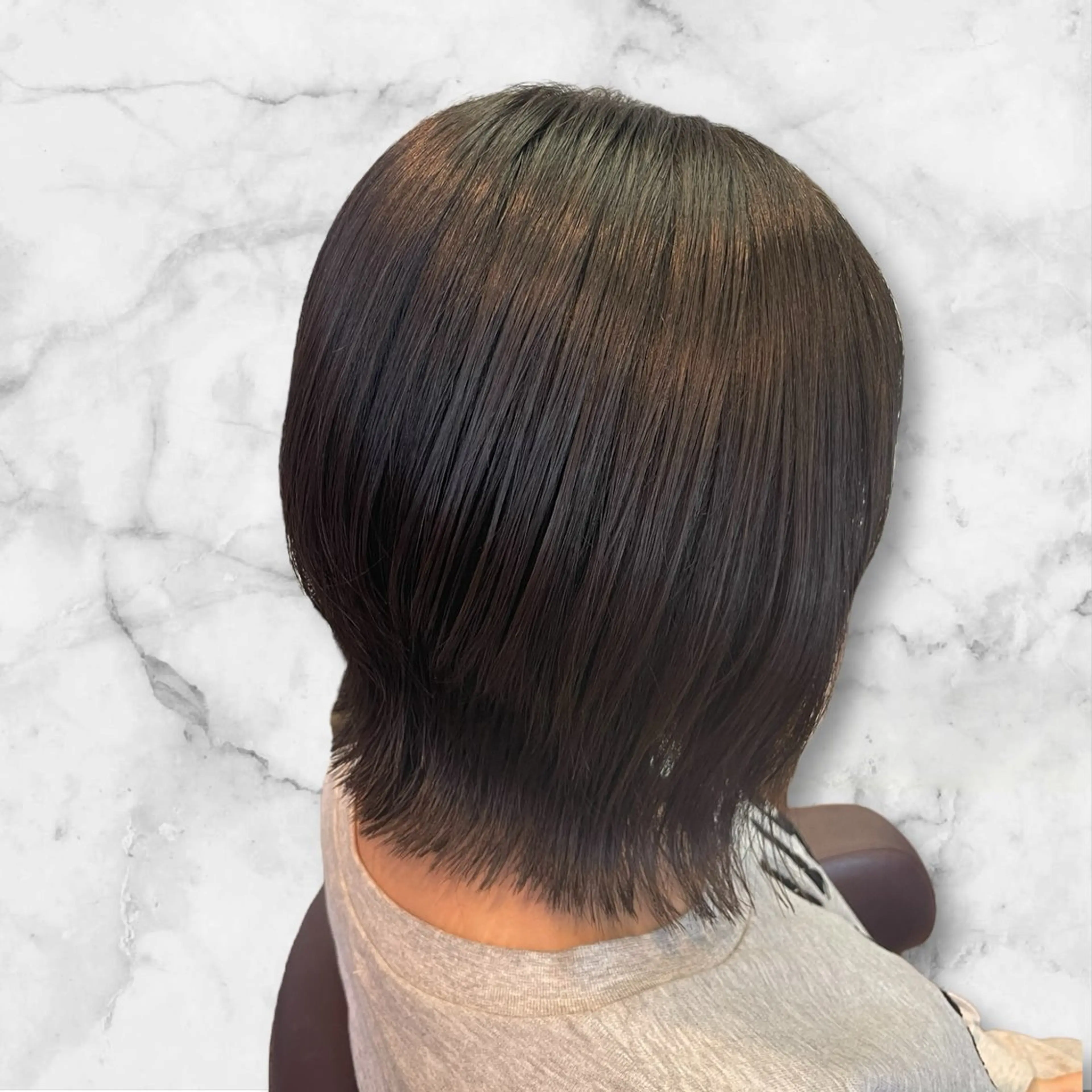 ショート 顔周りカット レイヤーカット シャギー セルバ所属・HIRORO ブリーチ/ハイトーンのヘアスタイル