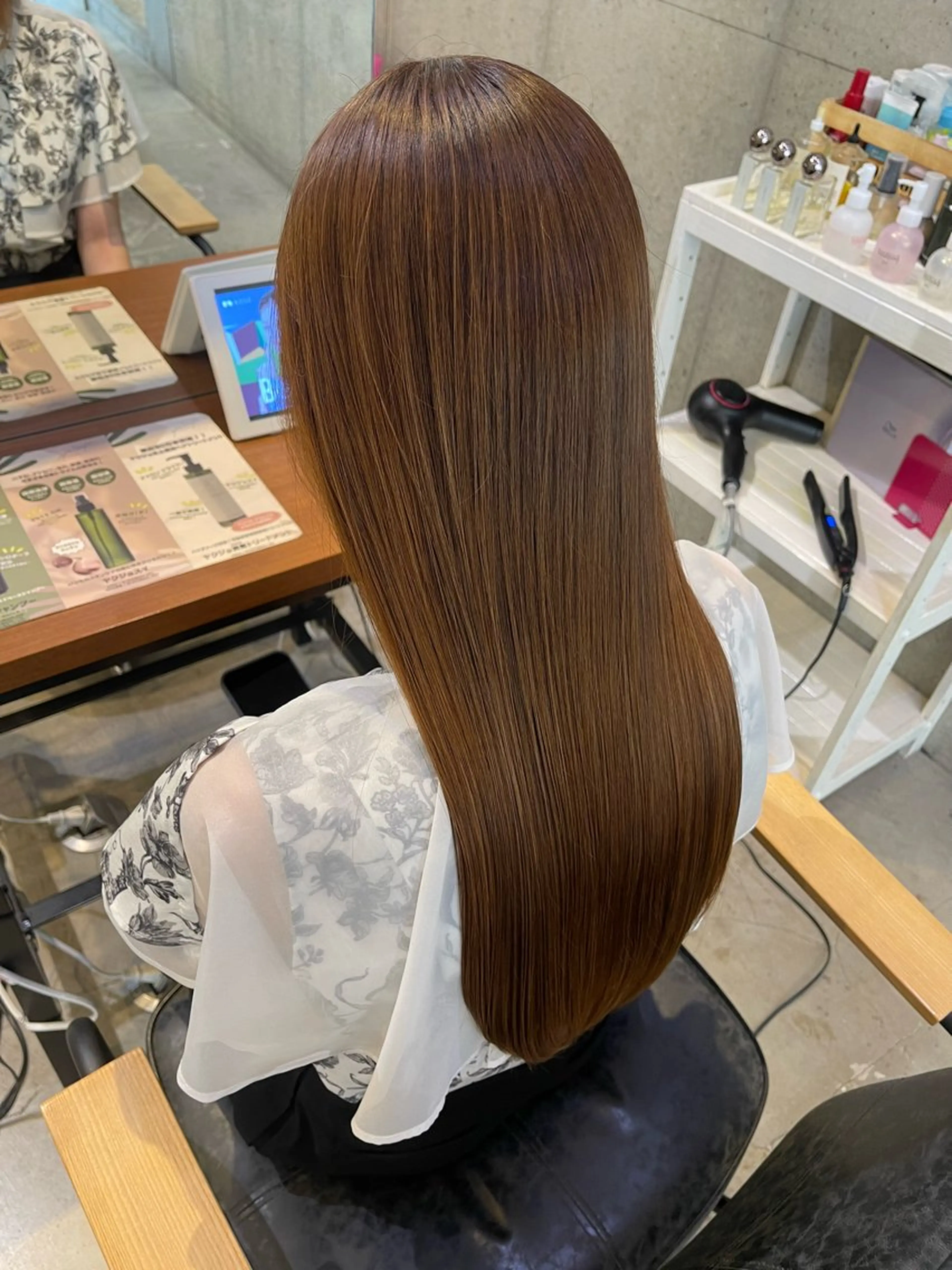 【平日限定】☆究極の艶感☆髪質改善酸性ストレートパーマ（トリートメントケアも全て含みます）ロング料金ありの写真