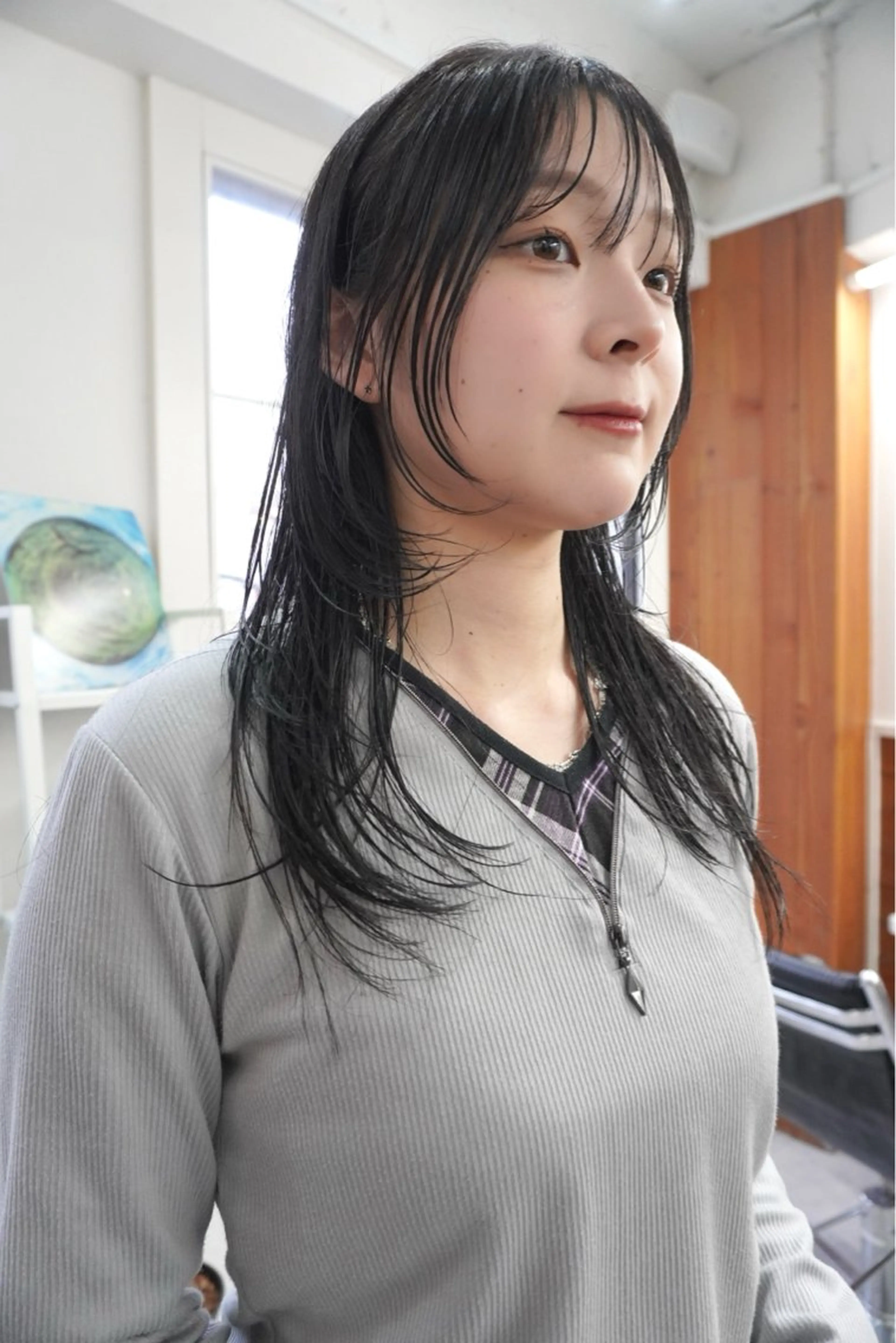 ミディアム カラー ダークグレー レイヤーカット カット ヘアカラー トリートメント レイヤー／似合わせ TAKUYAのヘアスタイル