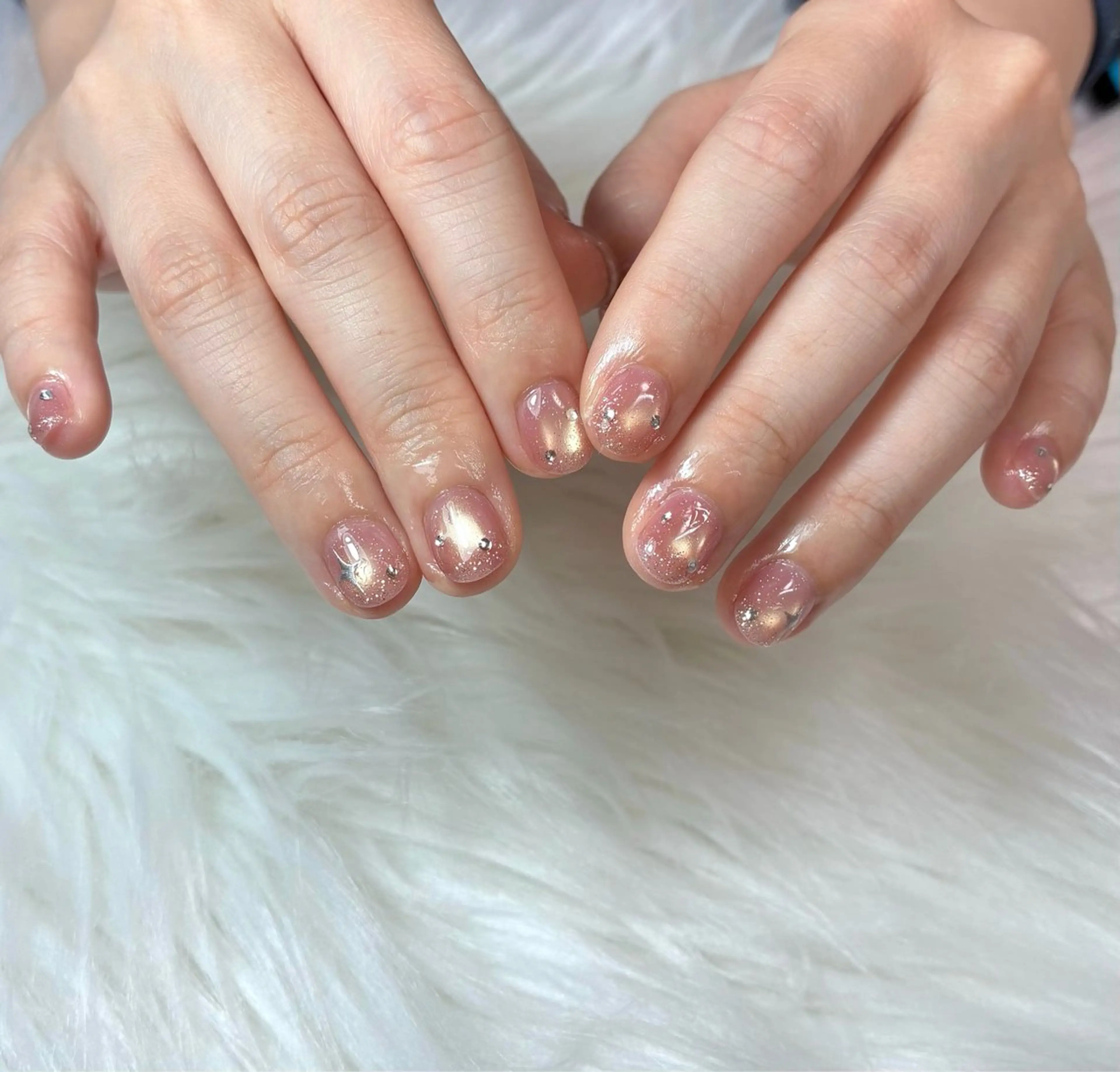 ネイル 氷ネイル・うるうるネイル ハンドネイル 伊藤 菜緒のネイルデザイン