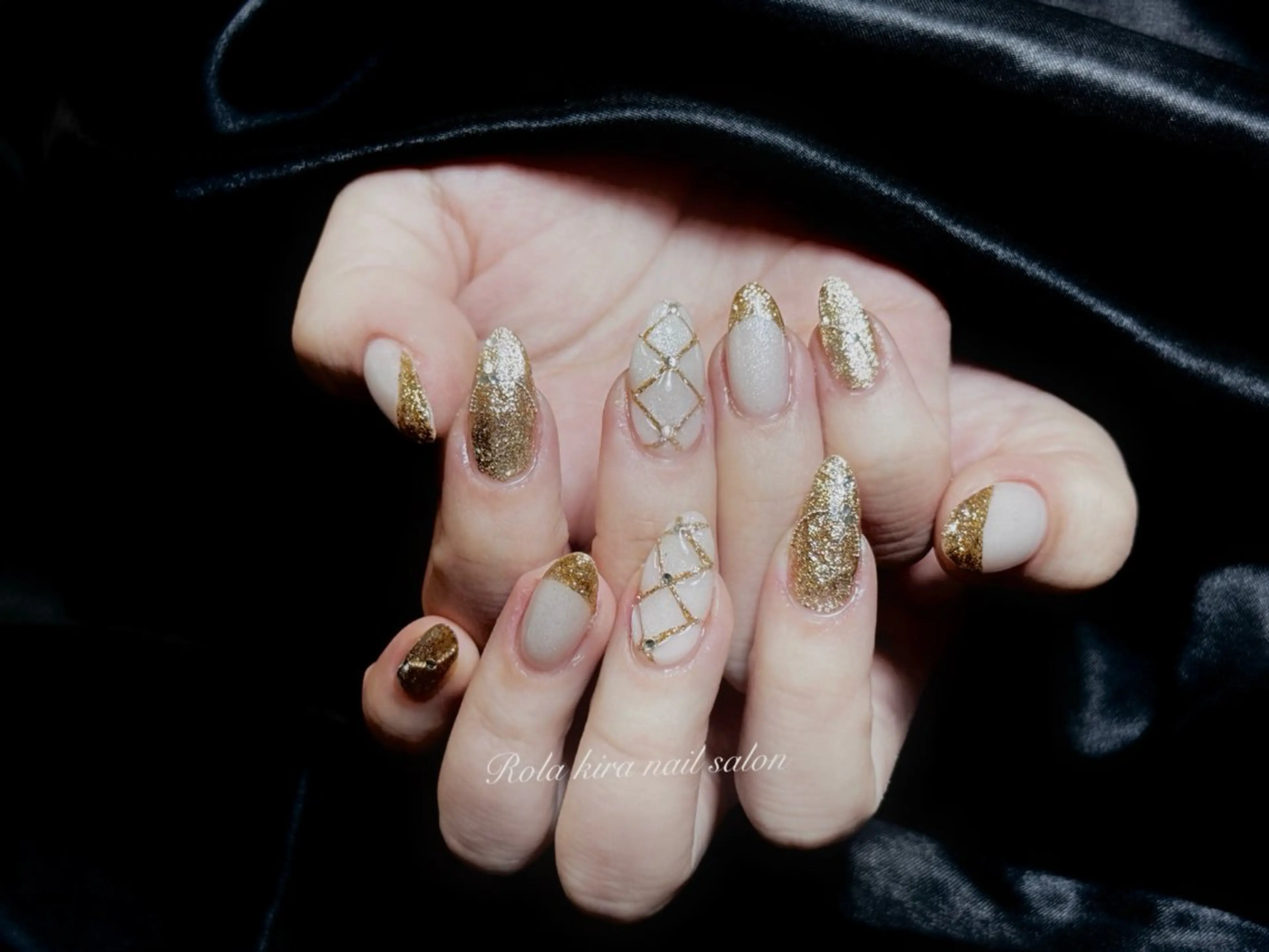 ネイル ゴールド ラメ(グリッター) オフィスネイル ホワイト ハンドネイル Rola kira 麗のネイルデザイン