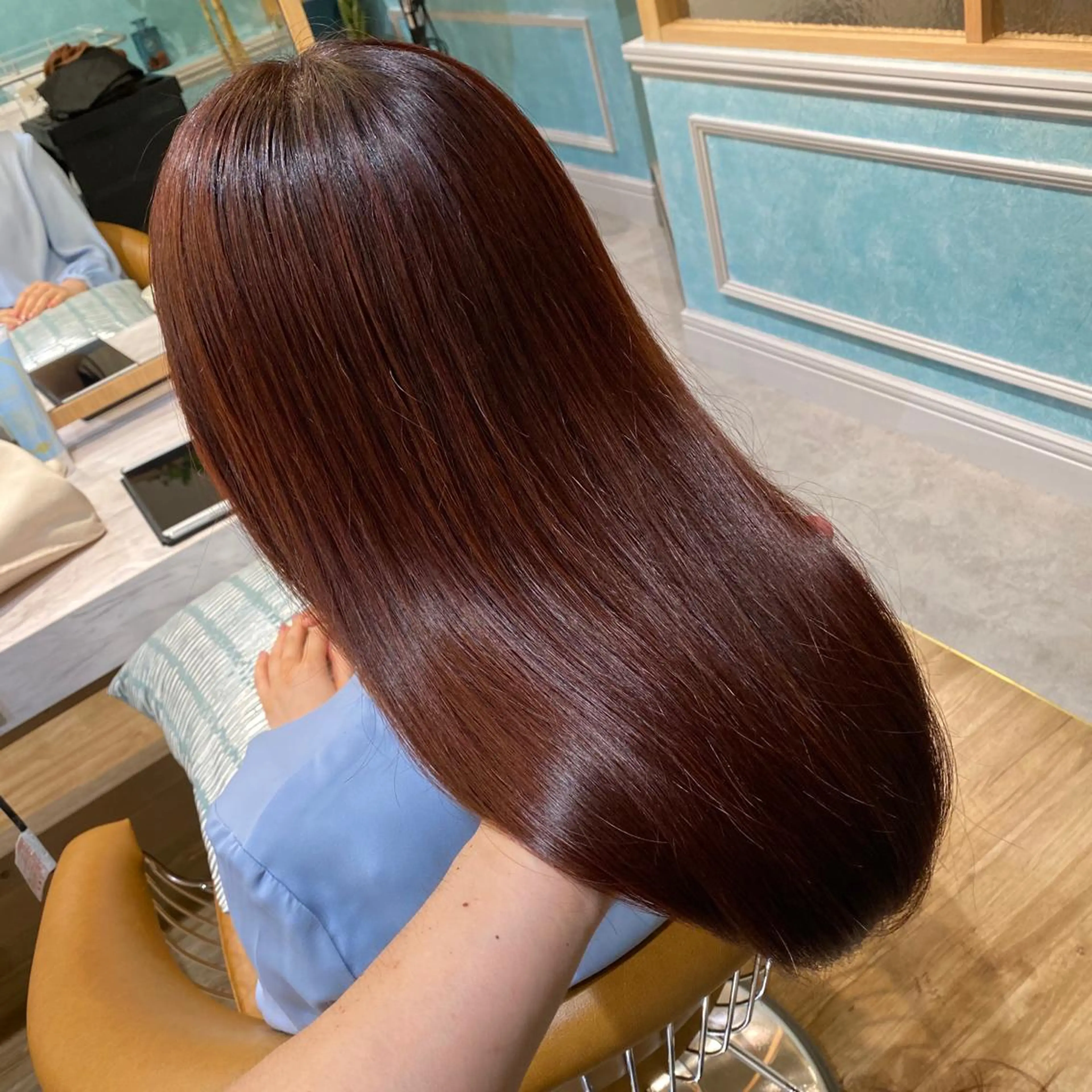 セミロング カット ヘアカラー 縮毛矯正 トリートメント 山本翔一郎 韓国顔周りレイヤーのヘアスタイル