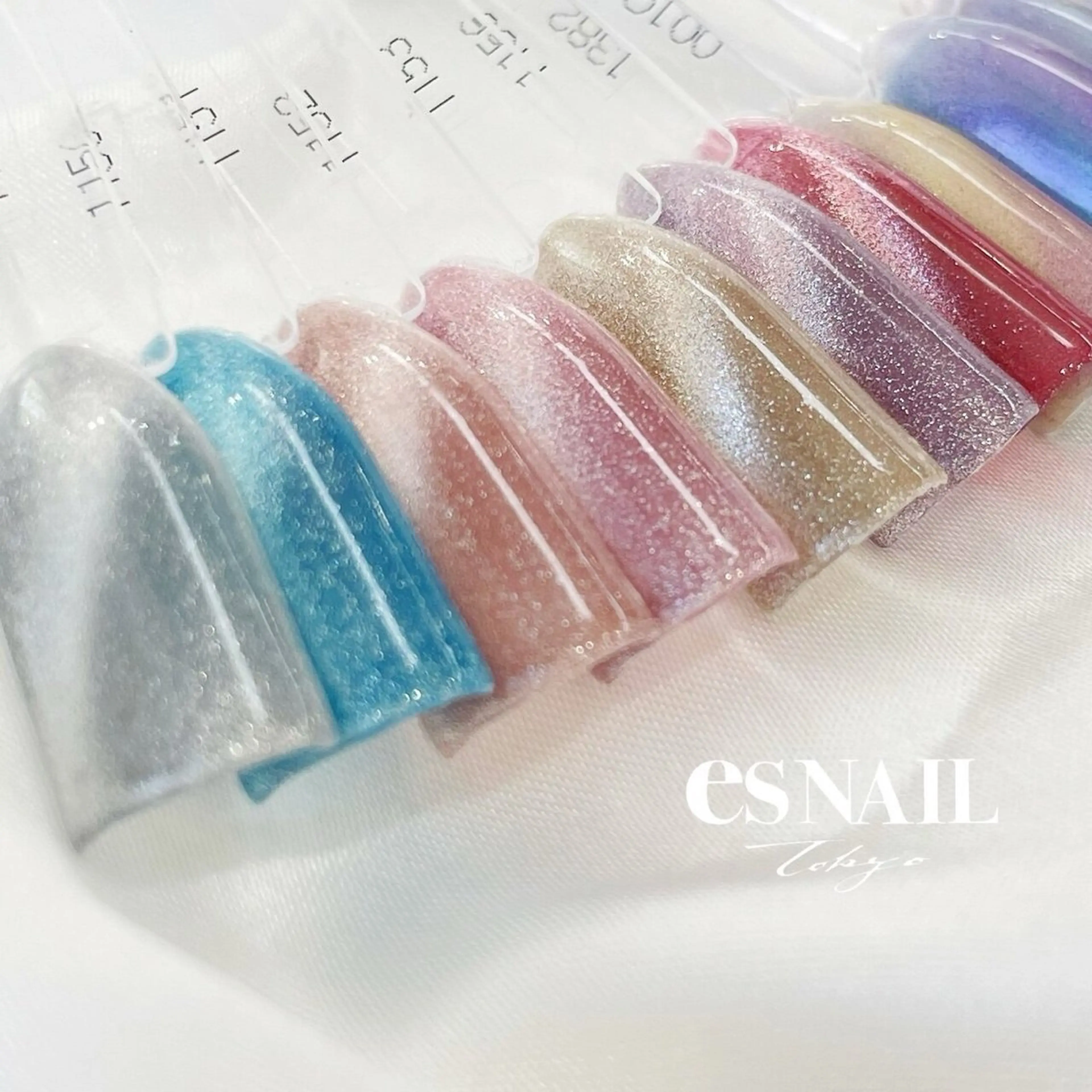 ネイル フレンチネイル グラデーション マグネットネイル ミラーネイル ワンカラーネイル esNAIL新宿西口店所属・梶田 弥侑のネイルデザイン