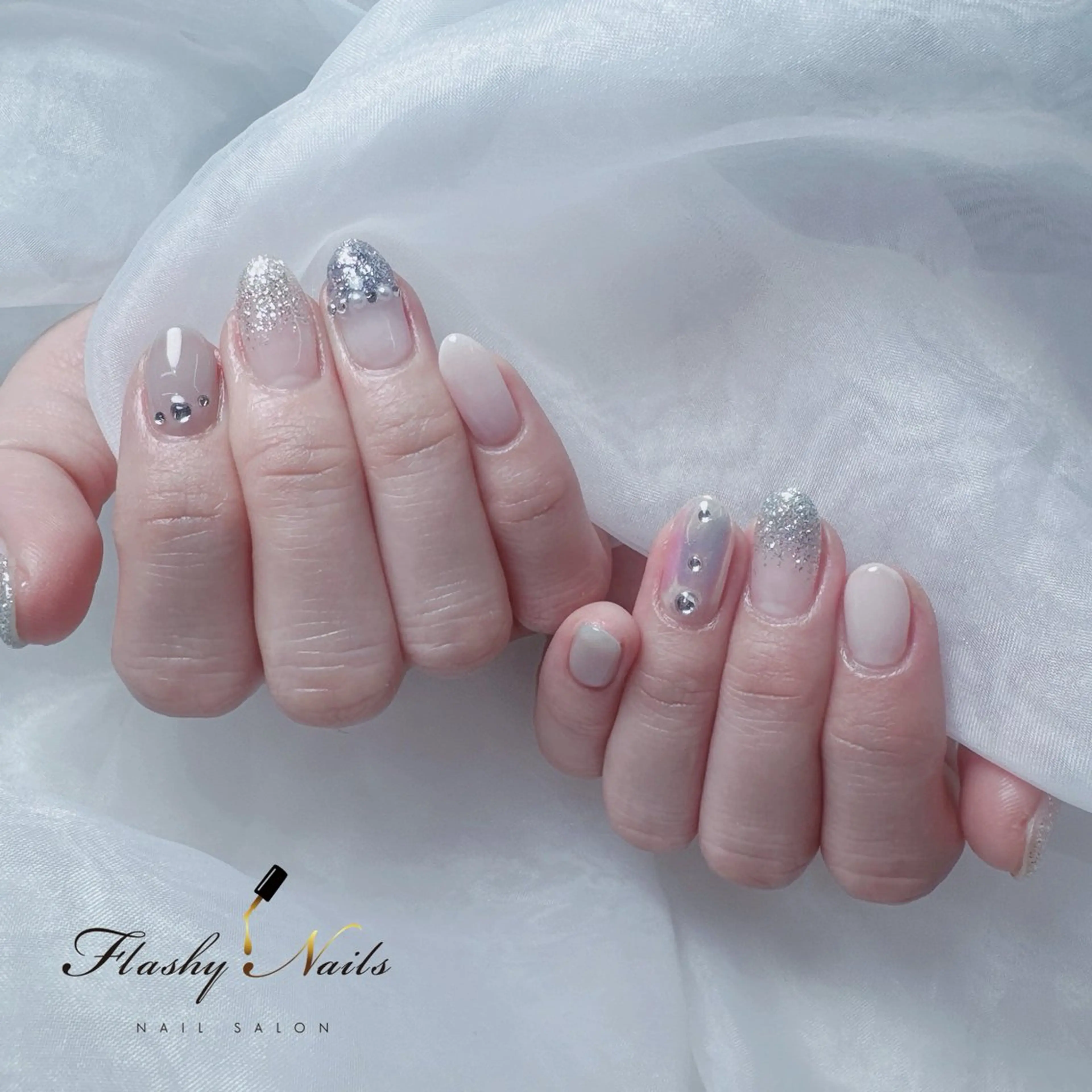 ネイル シンプルネイル ストーンネイル ハンドネイル Flashy Nailsのネイルデザイン