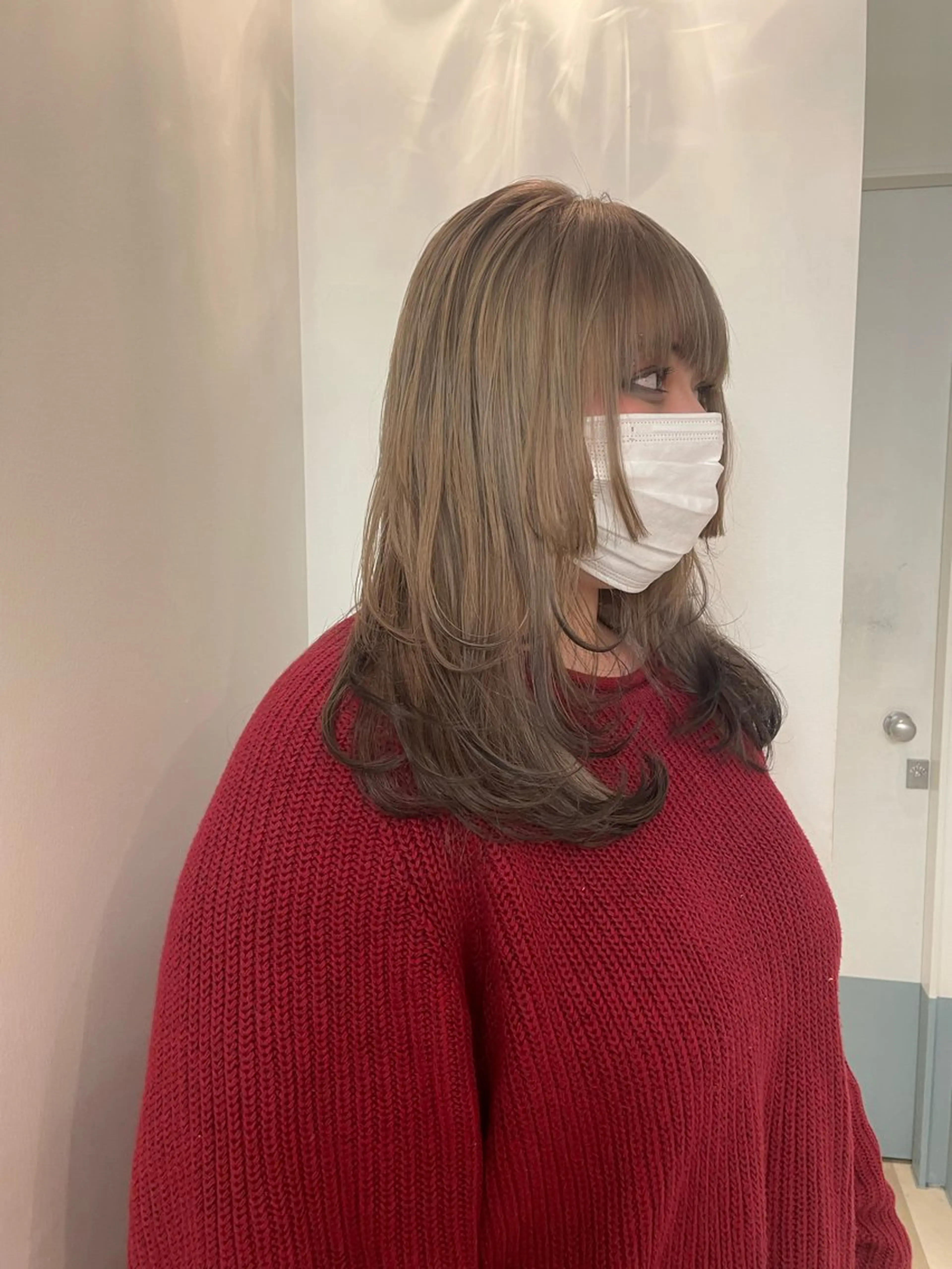 ロング カラー デザインカラー リカ/ハイトーン ・オリーブ🍀のヘアスタイル