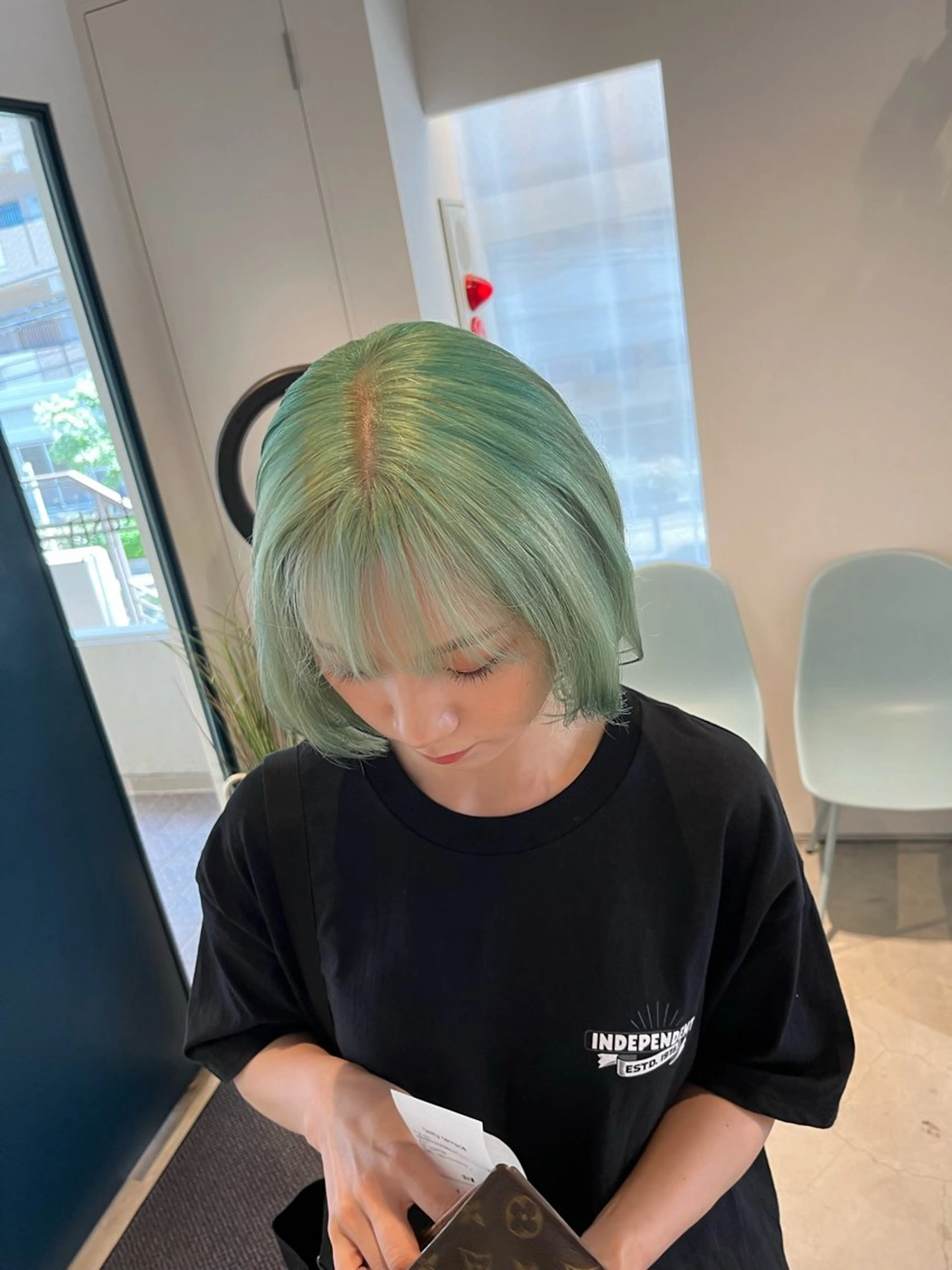 ショート カラー 艶髪ブリーチ/レイヤ ー/竹本幸希のヘアスタイル