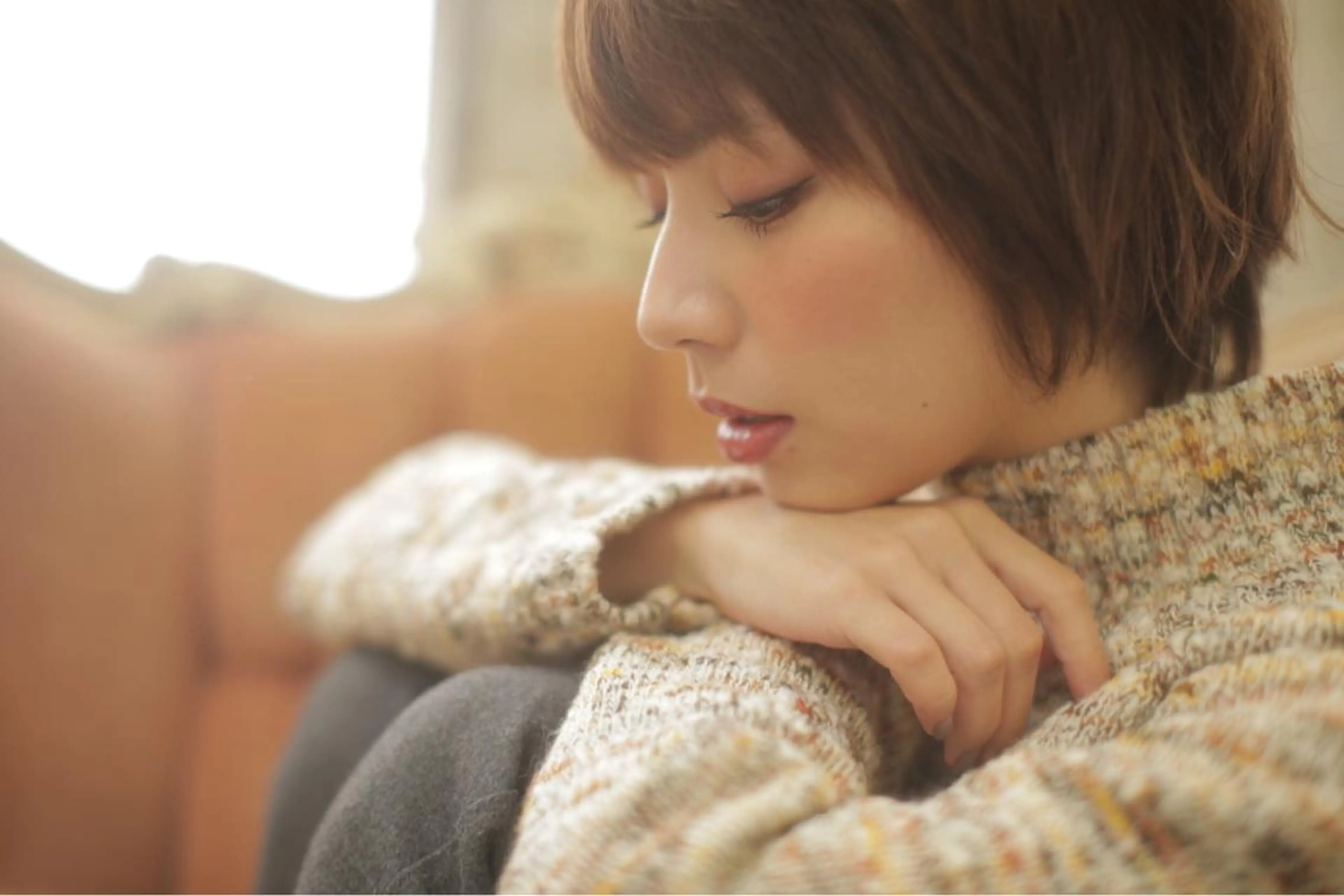 ショート カラー パーマ 黒髪 ボブ 斜めバング 似合わせカット ショートヘア エイト ウメダのヘアスタイル