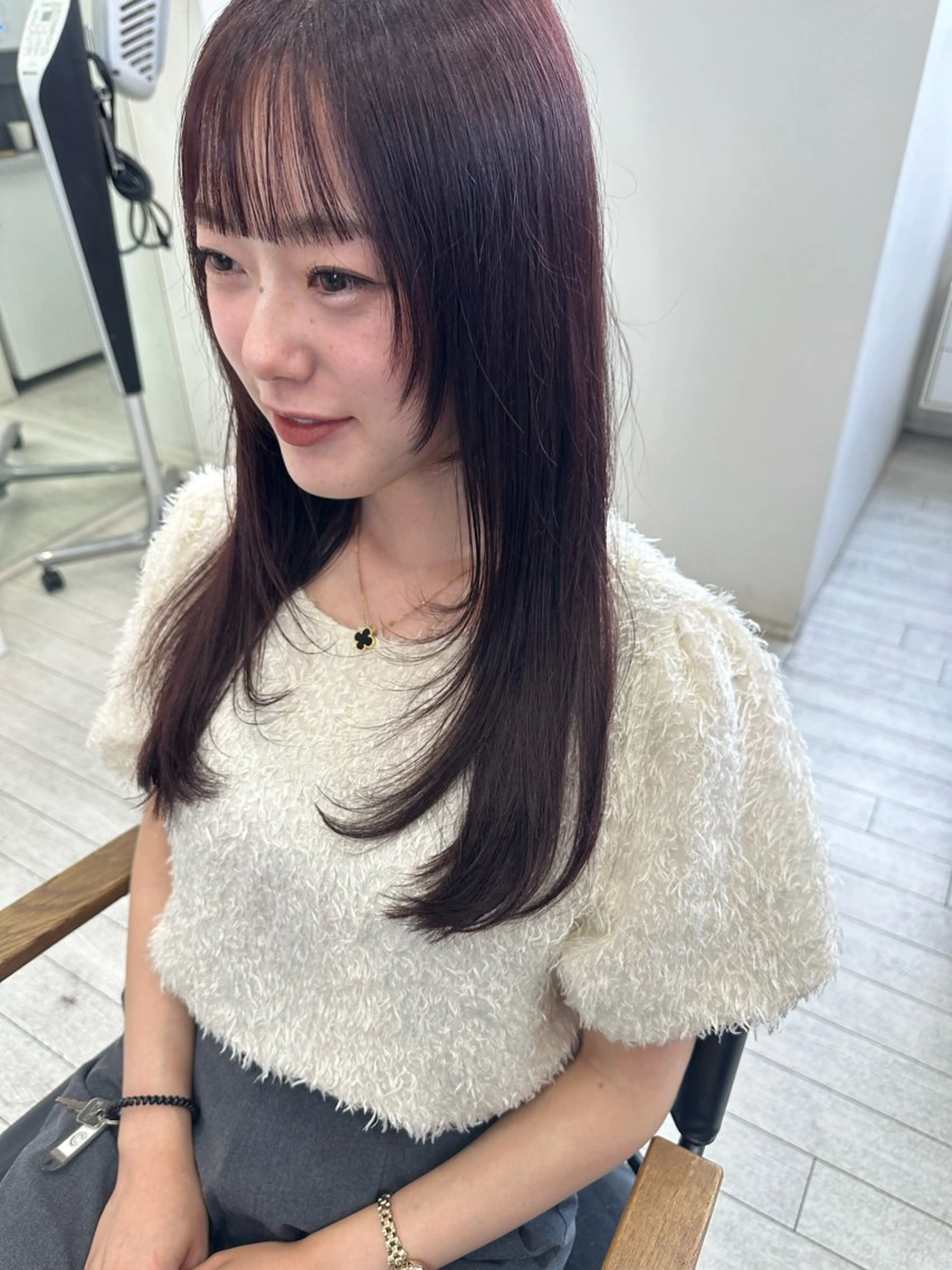 セミロング カラー ピンクカラー バイオレットカラー レイヤーカット サイドバング カット ヘアカラー トリートメント 遠藤 愛莉のヘアスタイル