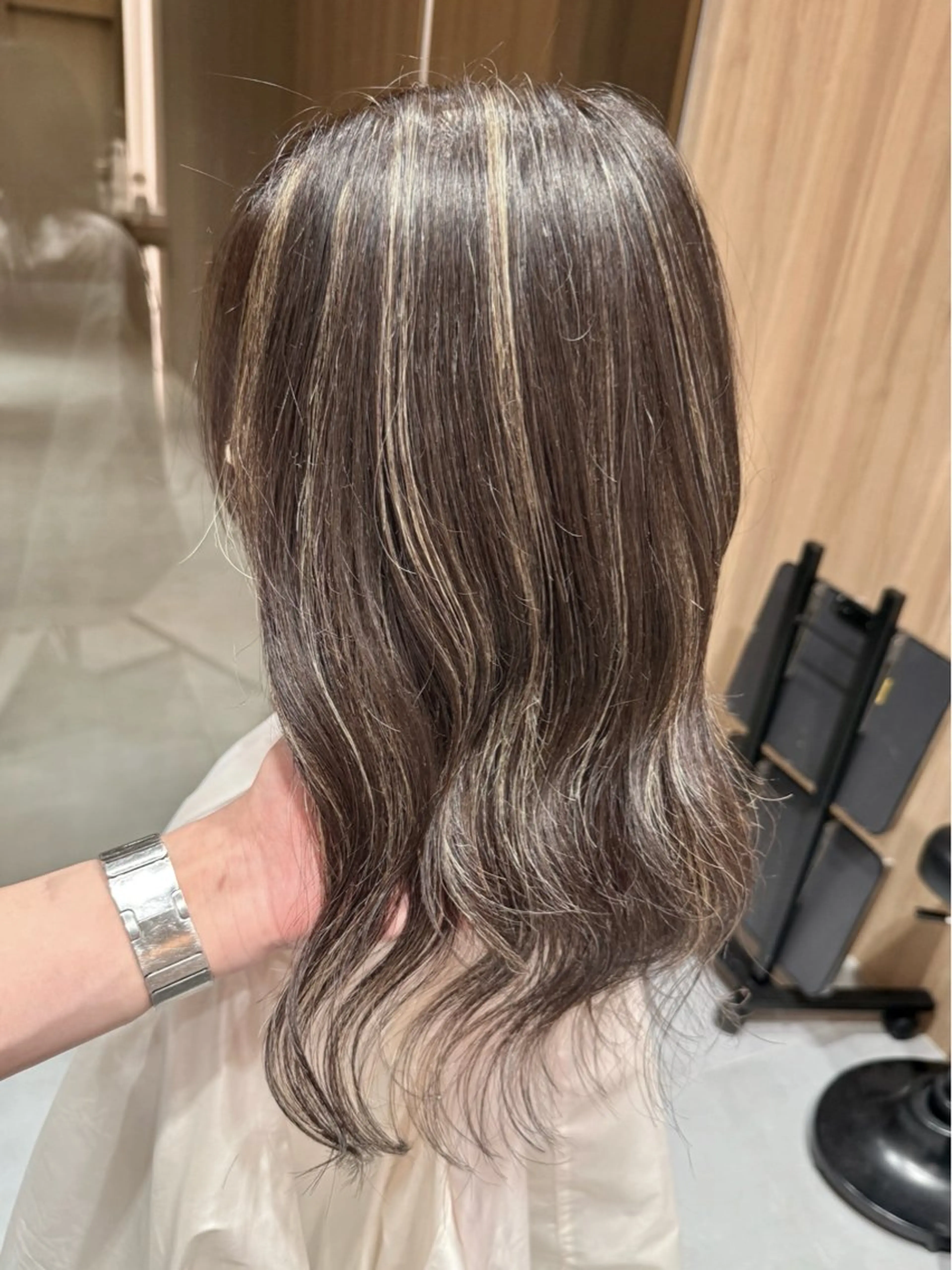 カラー ハイライトカラー 大人上品な ハイライト🪄イワヤのヘアスタイル