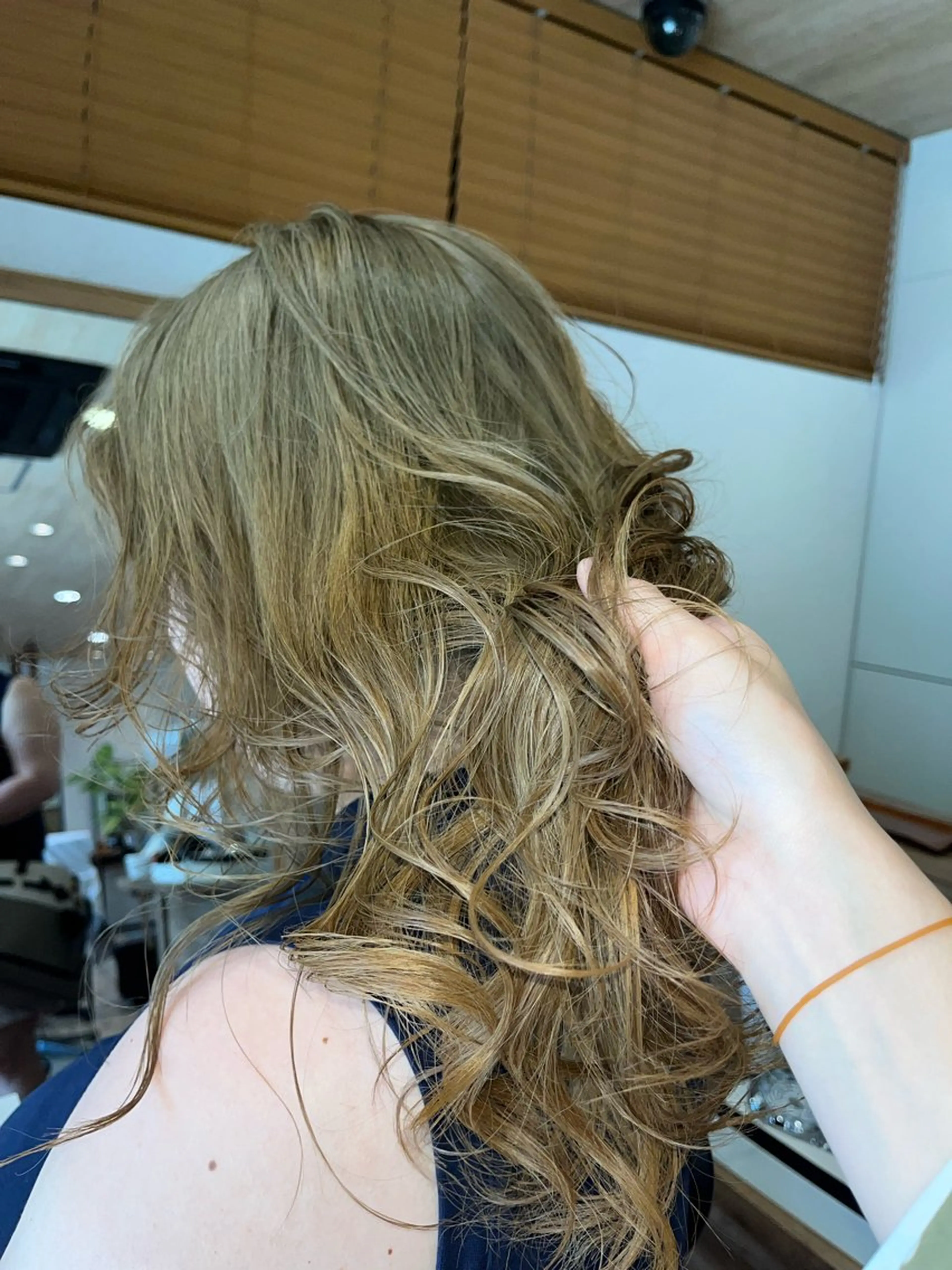 ロング カラー ブリーチ ケアブリーチ ハイトーンカラー 産休中です 艶カラー♡オカのヘアスタイル