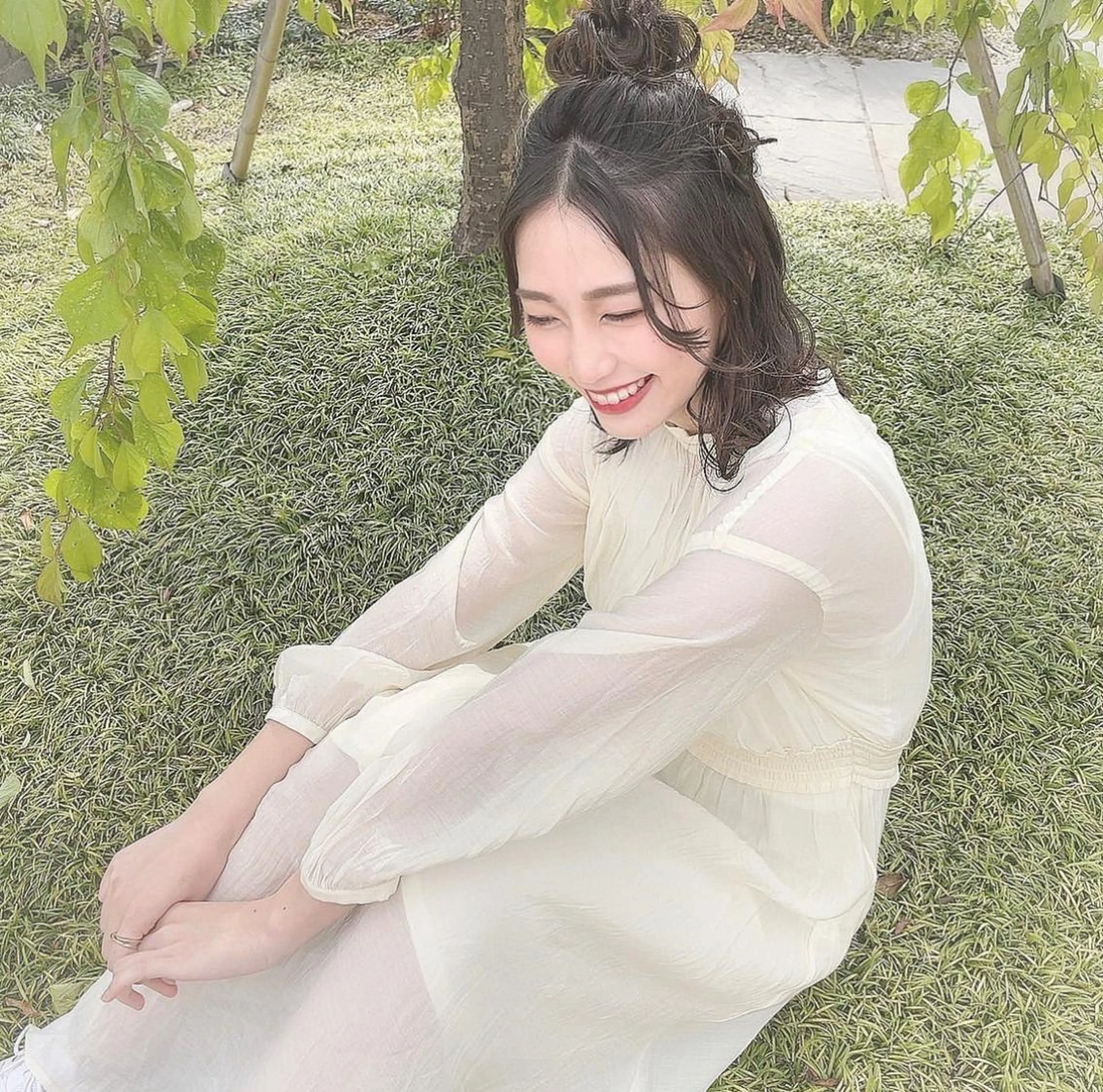 ミディアム ヘアアレンジ ハーフアップ お団子ヘア ヘアセット miwa♡暖色カラー 盛れる顔周り.ヘアメのヘアスタイル