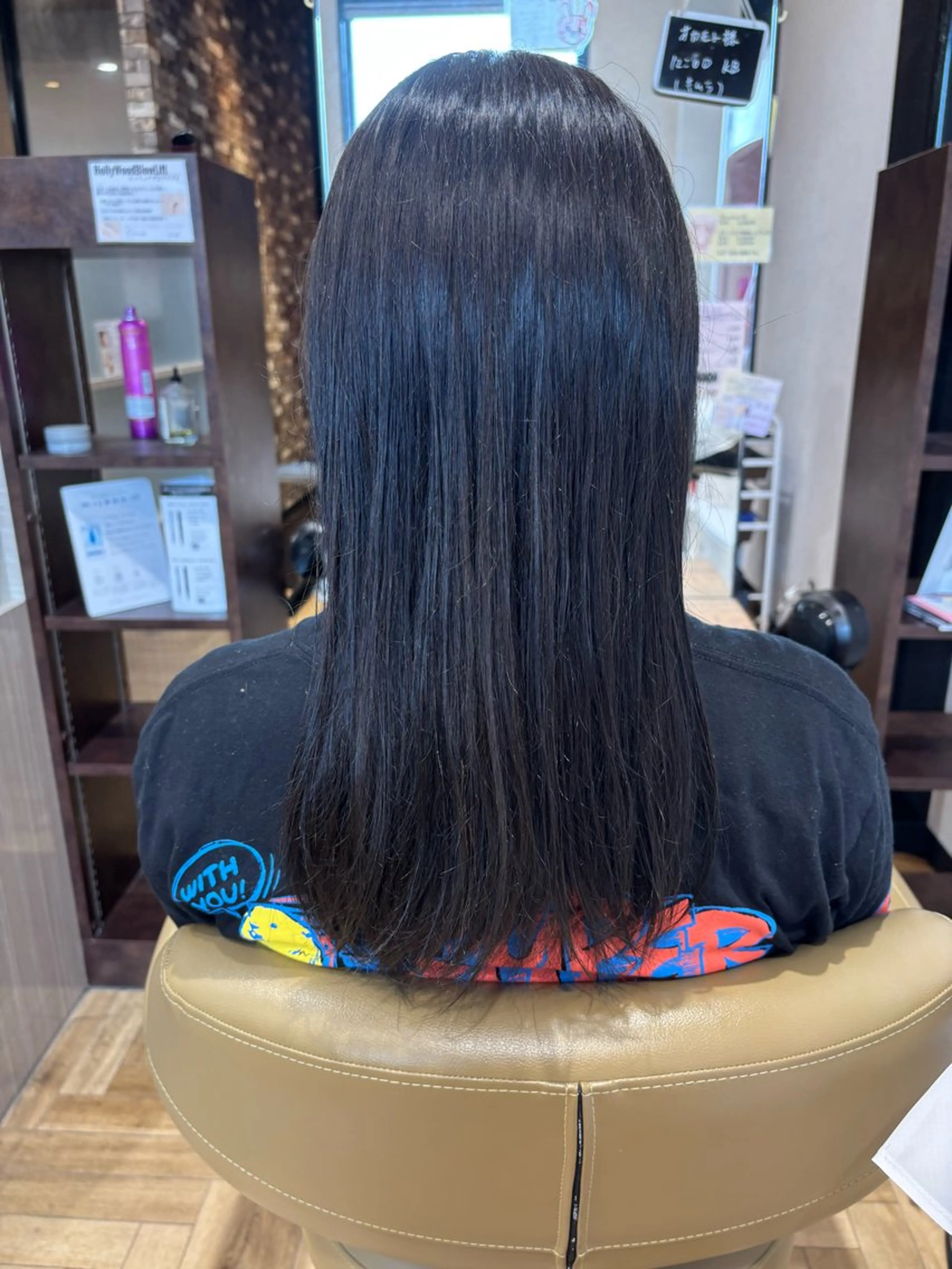 カラー 黒髪 ブルーカラー ブルーブラック ヘアカラー 木村 綺音のヘアスタイル