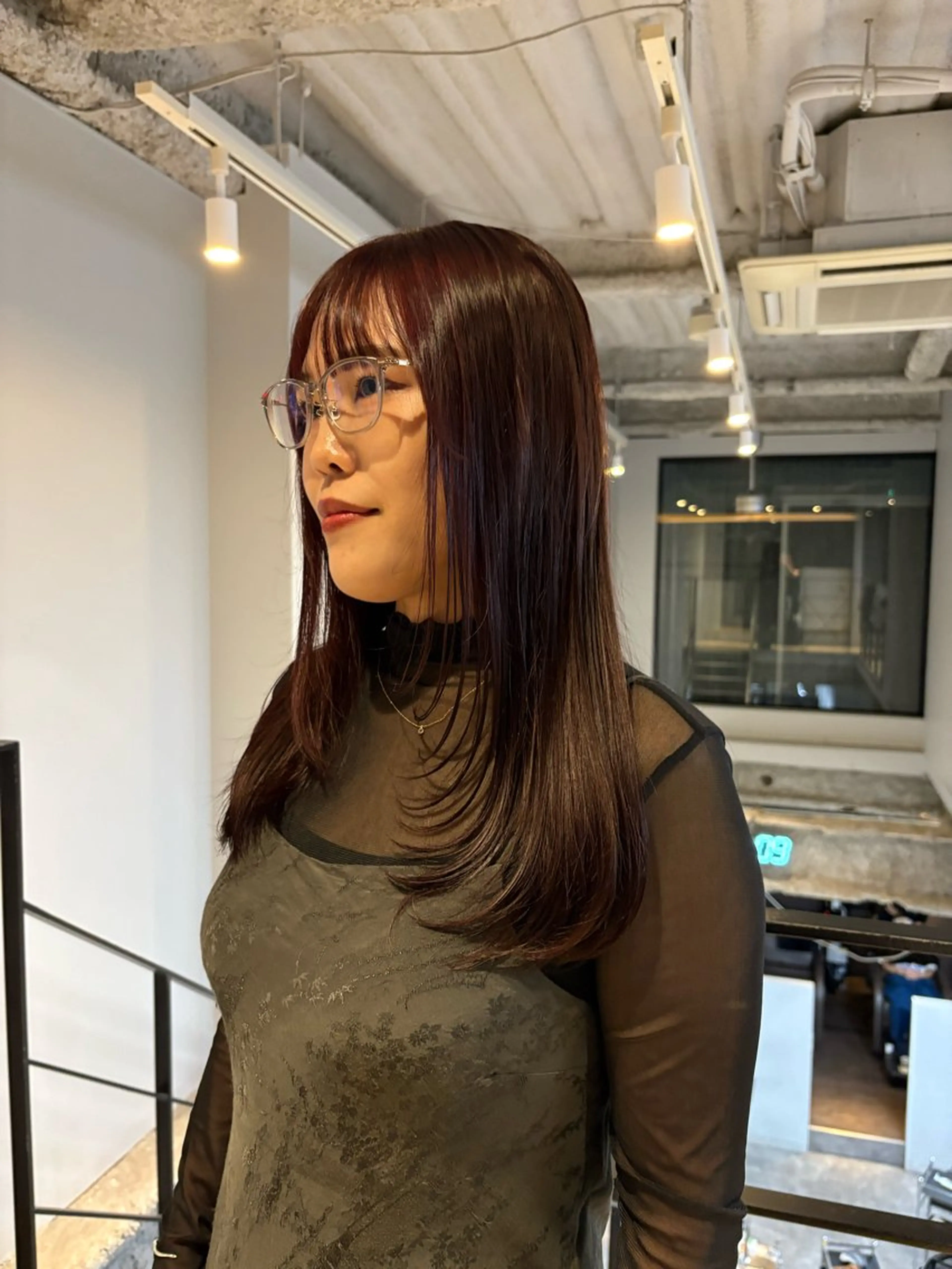 セミロング カラー ボルドーカラー レイヤーカット yuri/オリーブ/ 暖色カラー/レイヤーのヘアスタイル