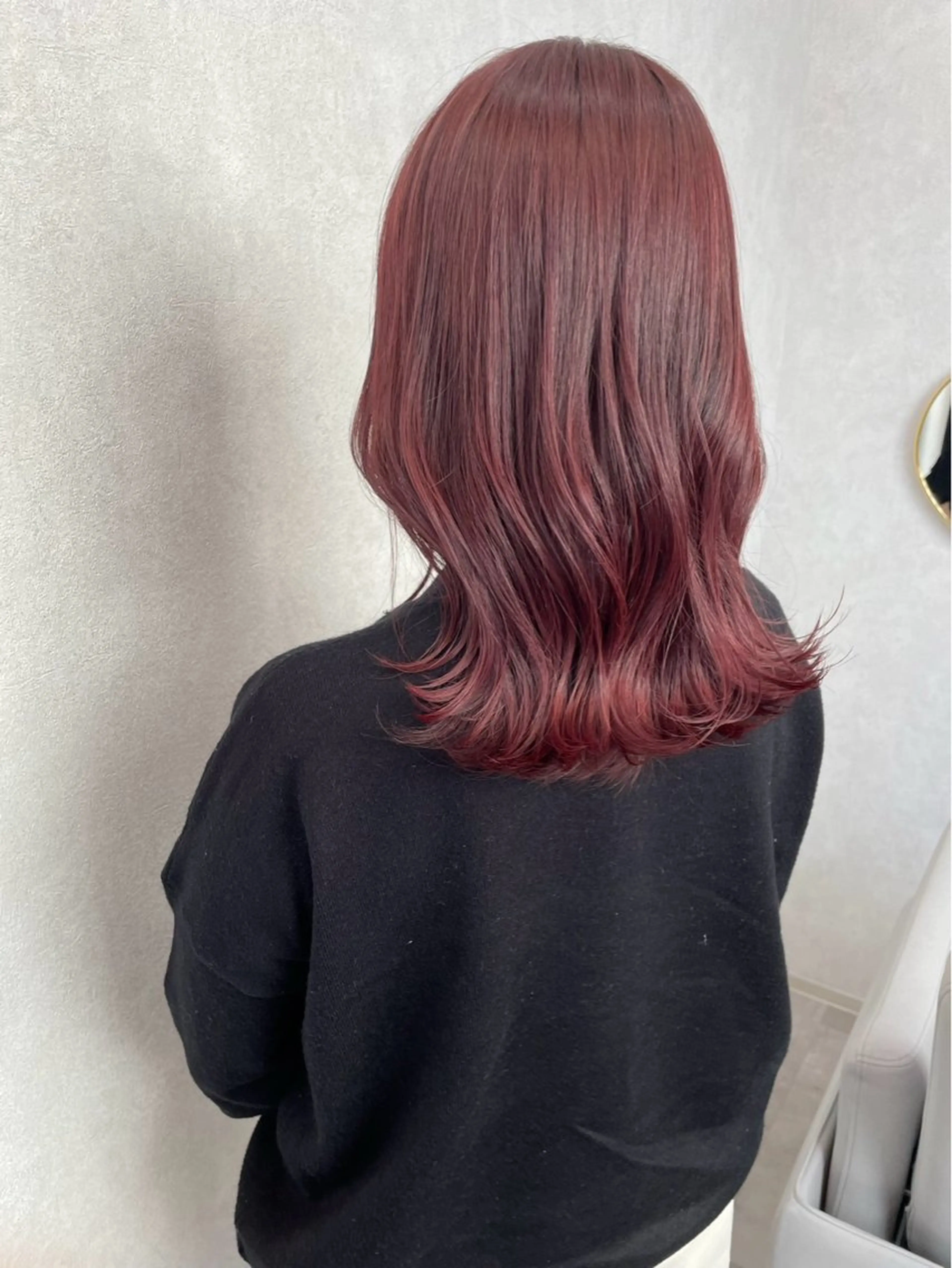 ミディアム 汐 李のヘアスタイル