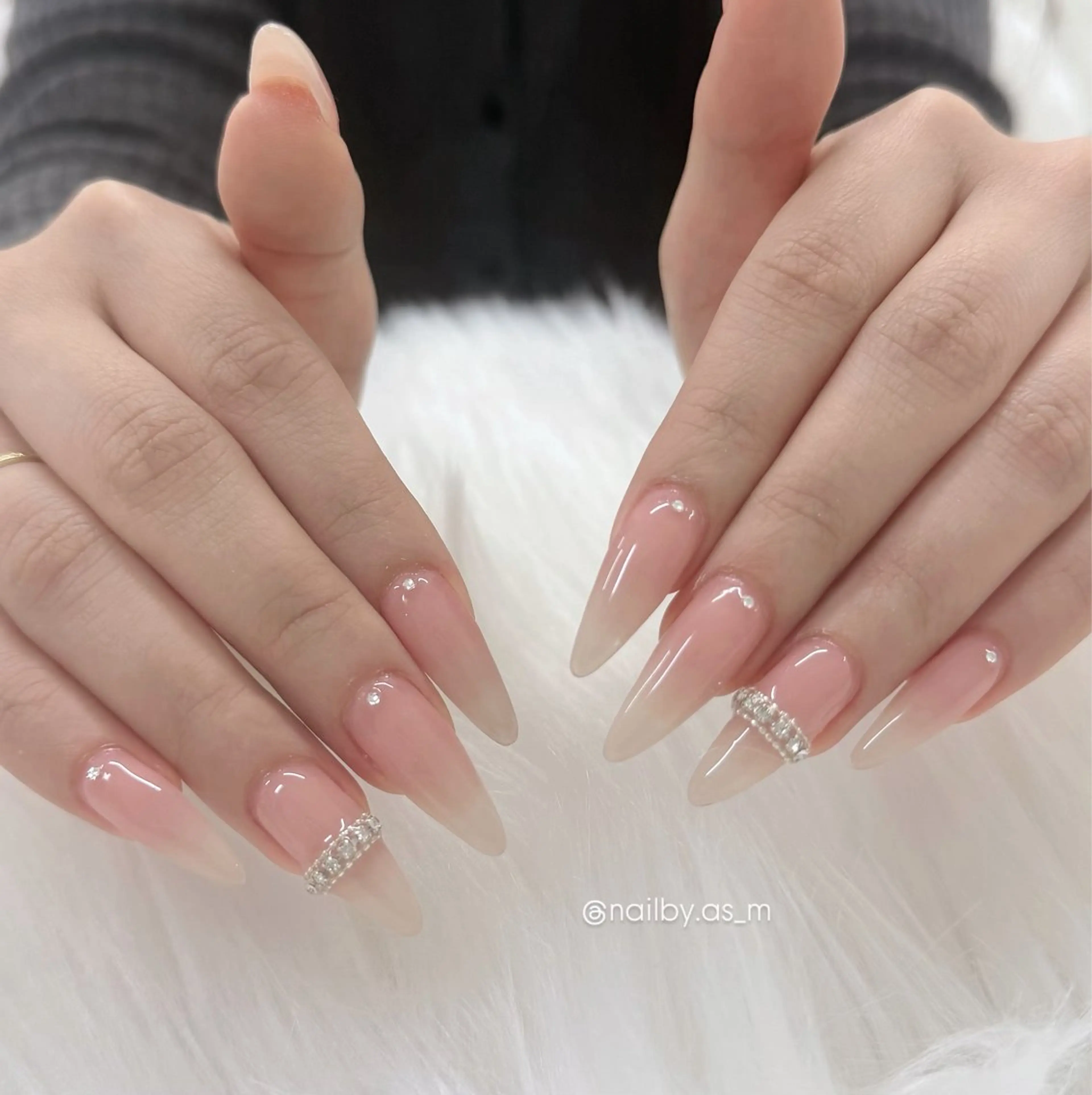 ネイル MARU Nail Salon所属・落合 明日美のネイルデザイン