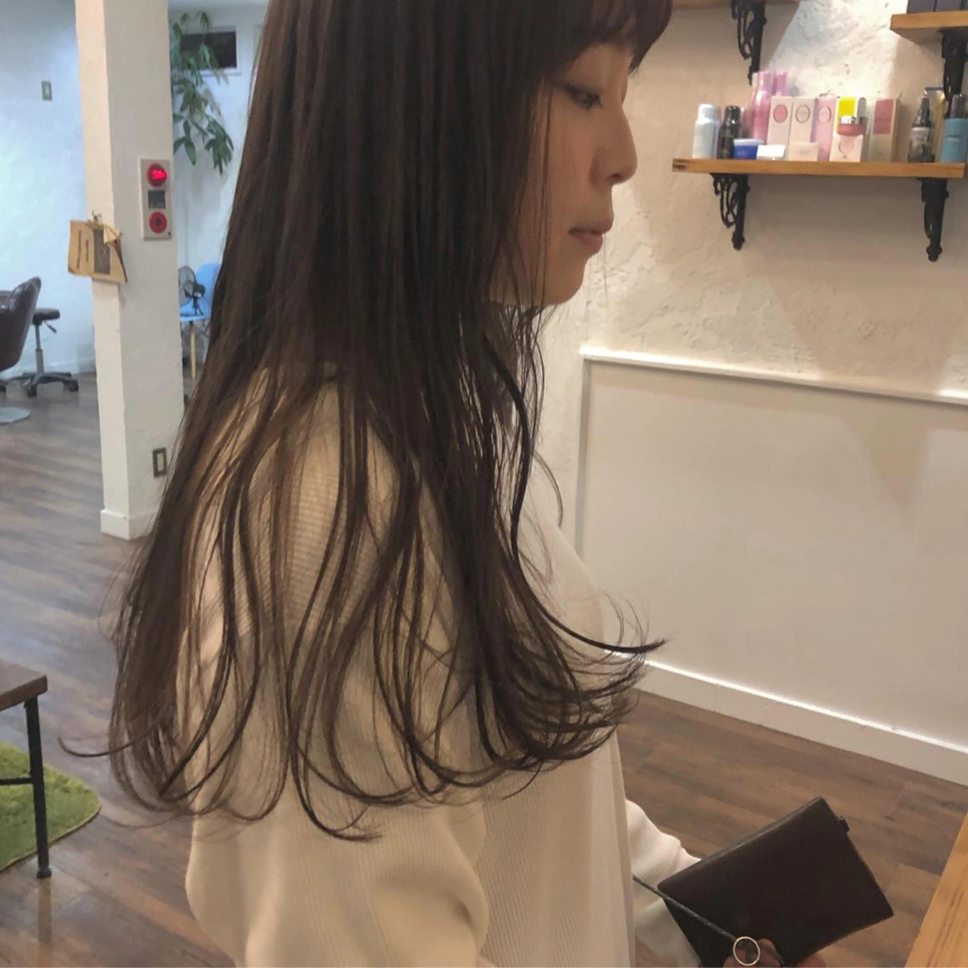 ロング カラー ベージュカラー 江原 彩華のヘアスタイル