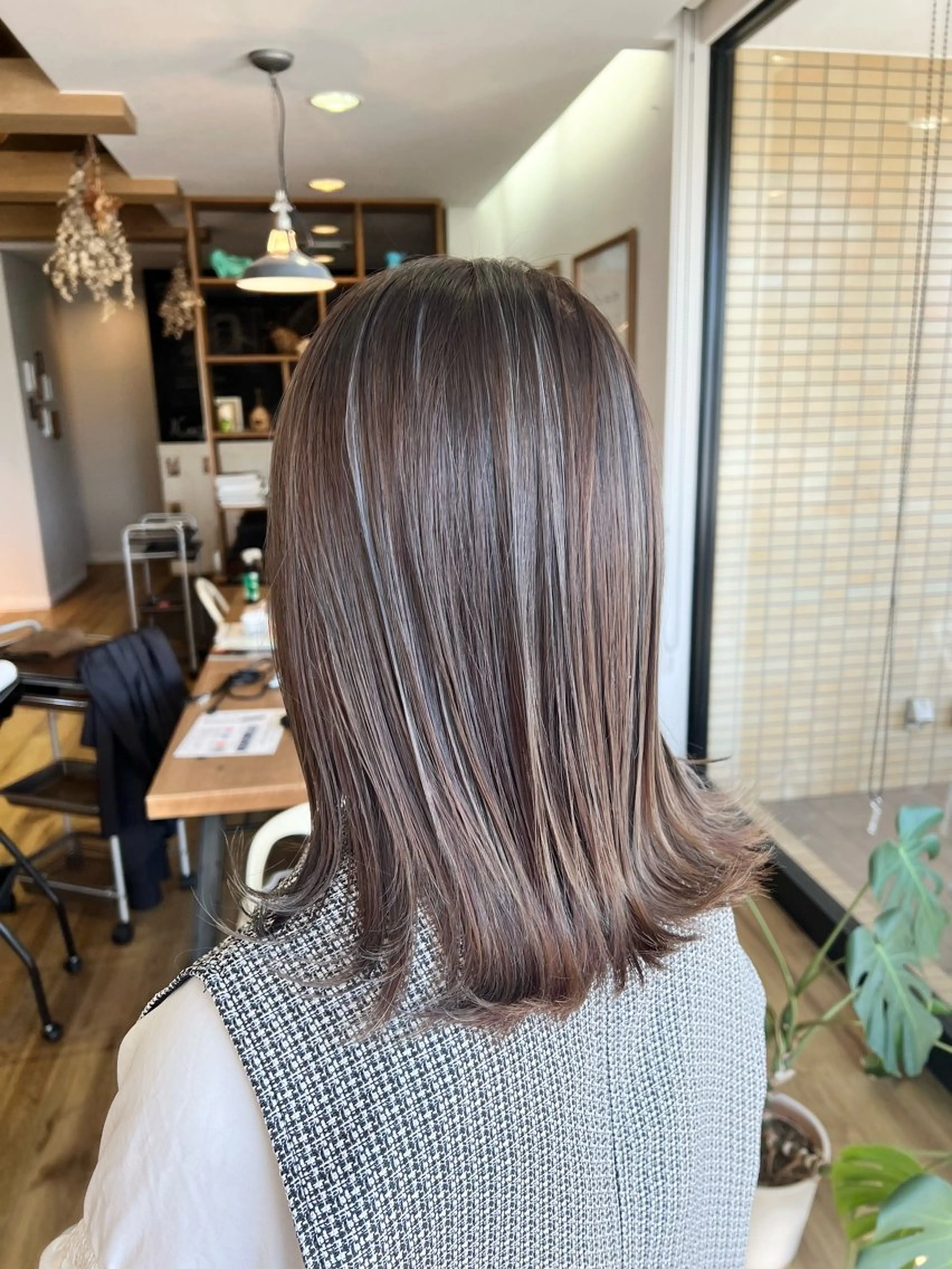 ロング カラー グレージュ ハイライトカラー ハイライト ヘアカラー トリートメント ツキダテ ユイのヘアスタイル