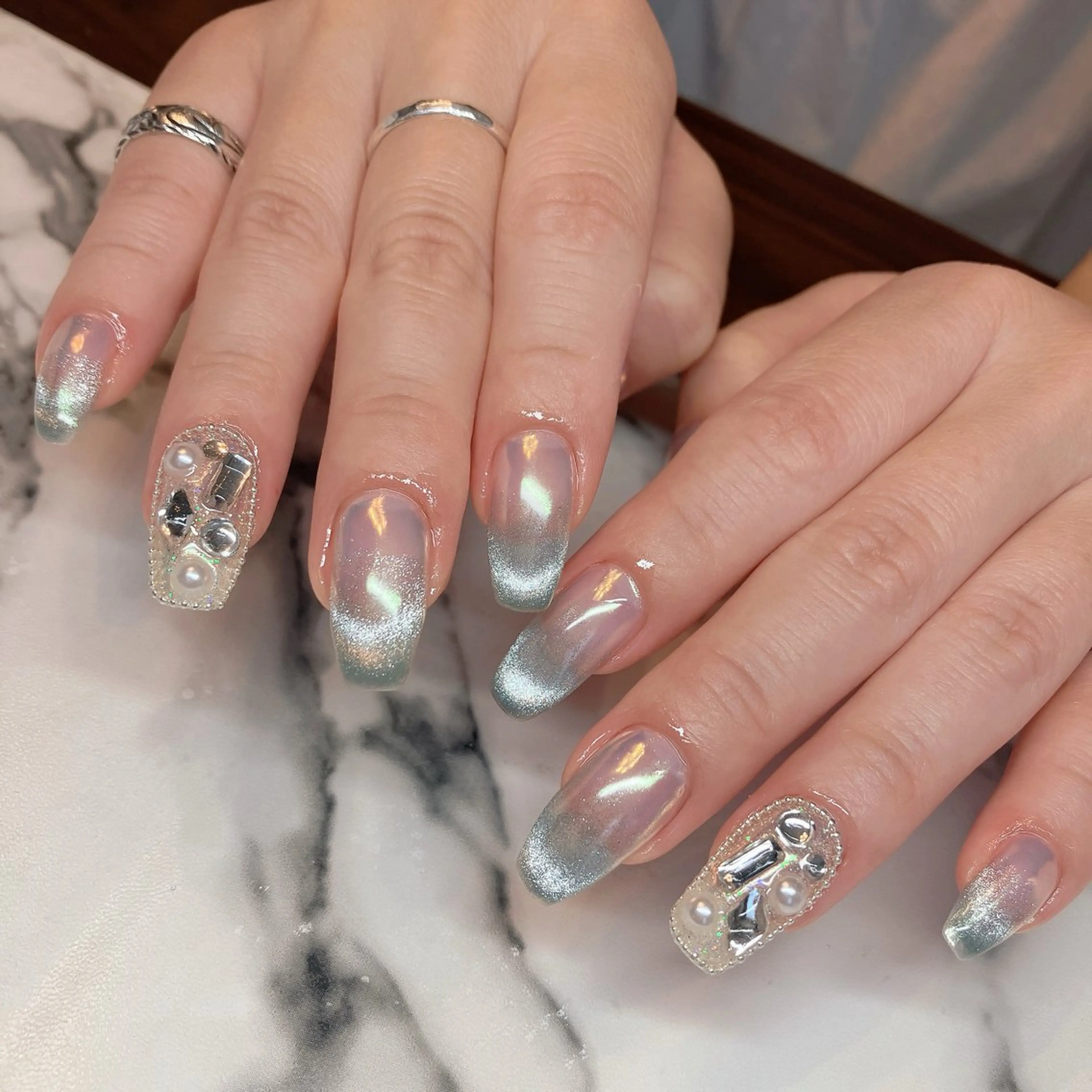 ネイル ロングネイル ストーンネイル ハンドネイル 酒井 茜のエステ・リラクイメージ