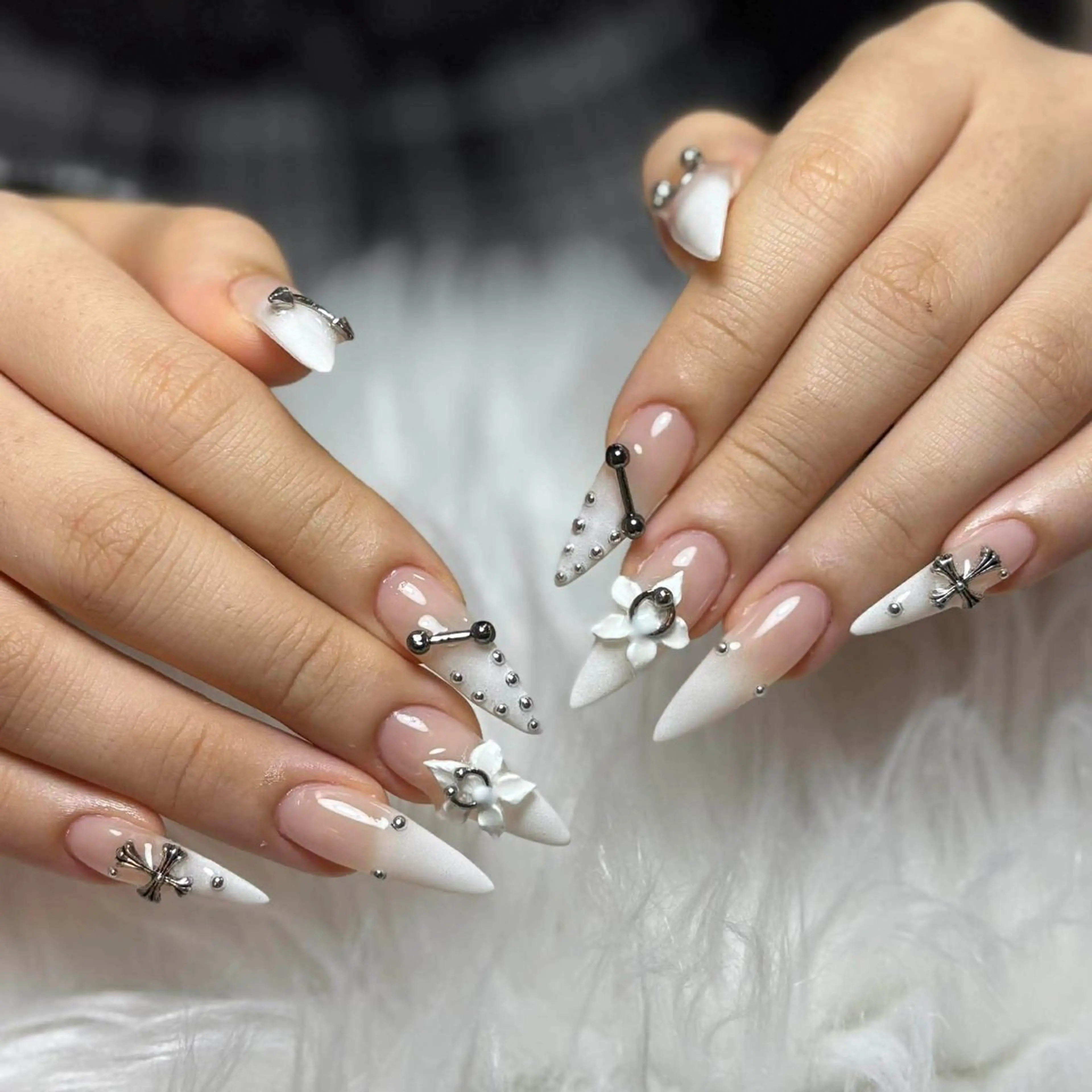 ネイル フレンチネイル ジェルネイル ガーリー 韓国ネイル ロングネイル ハンドネイル タオ チャンのネイルデザイン