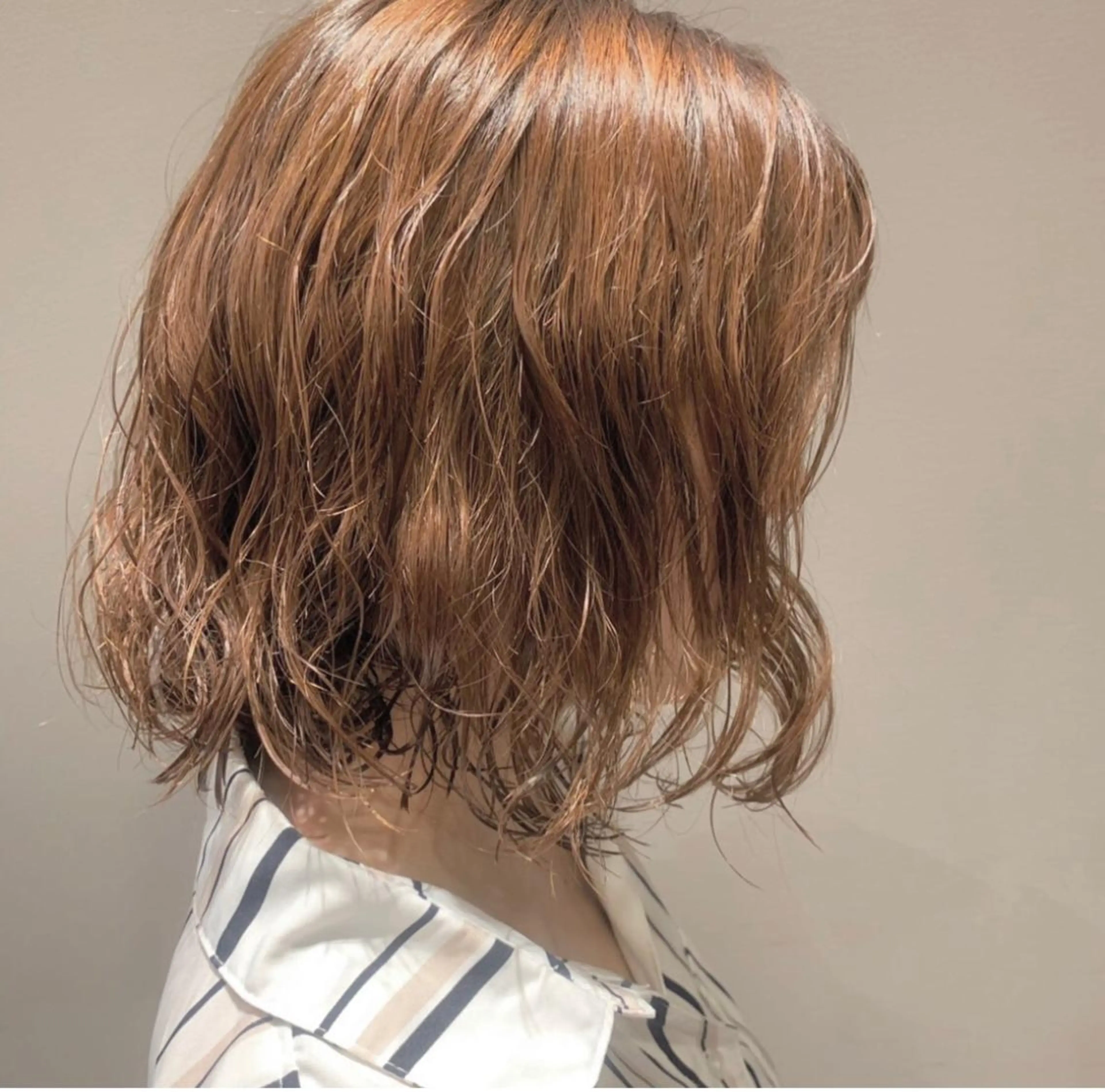 ミディアム パーマ 小森 樹奈のヘアスタイル