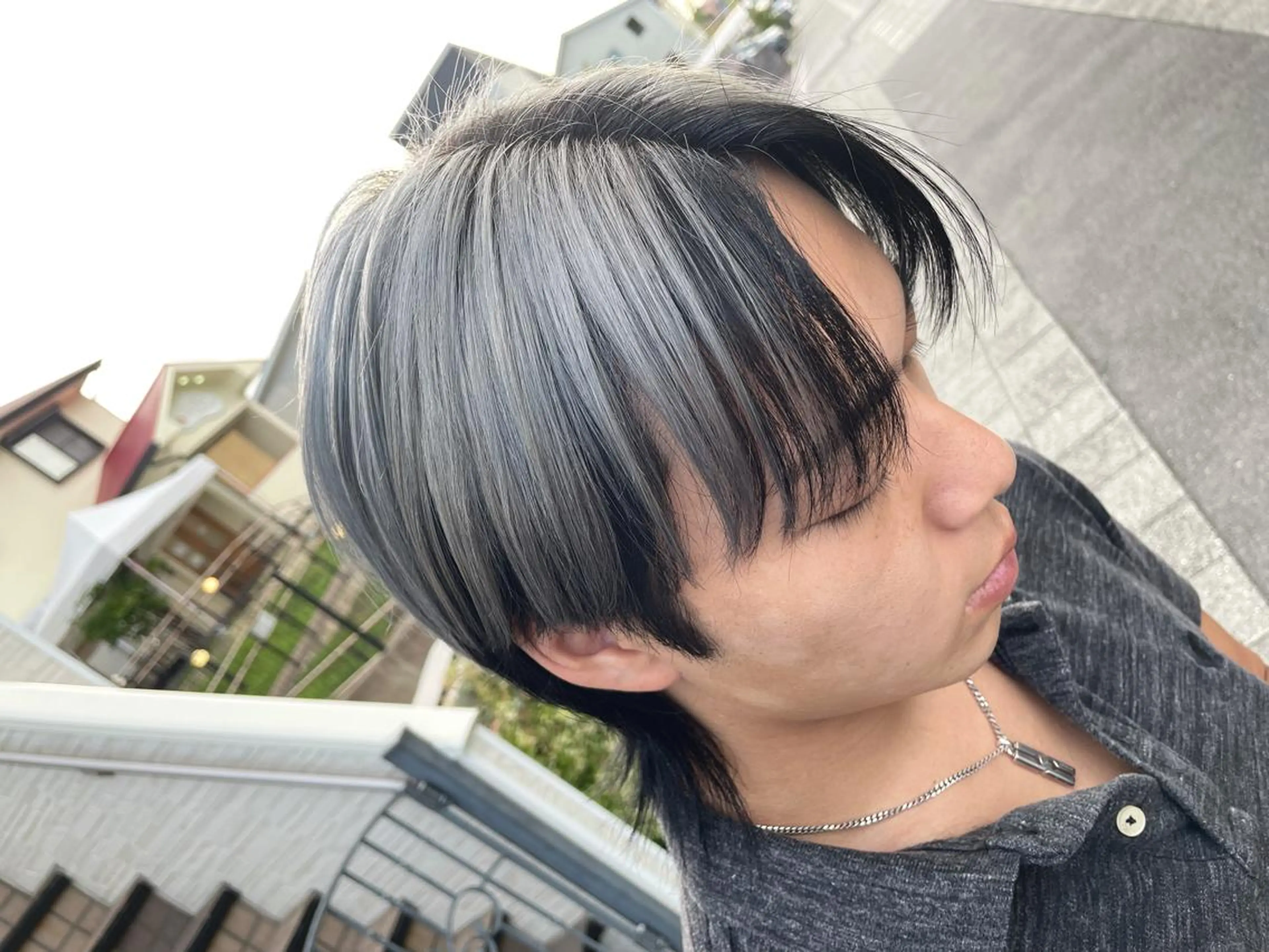 ショート カラー メンズ メンズインナーカラー インナーカラー シルバー Baby’s breath所属・藤田 年哉のヘアスタイル