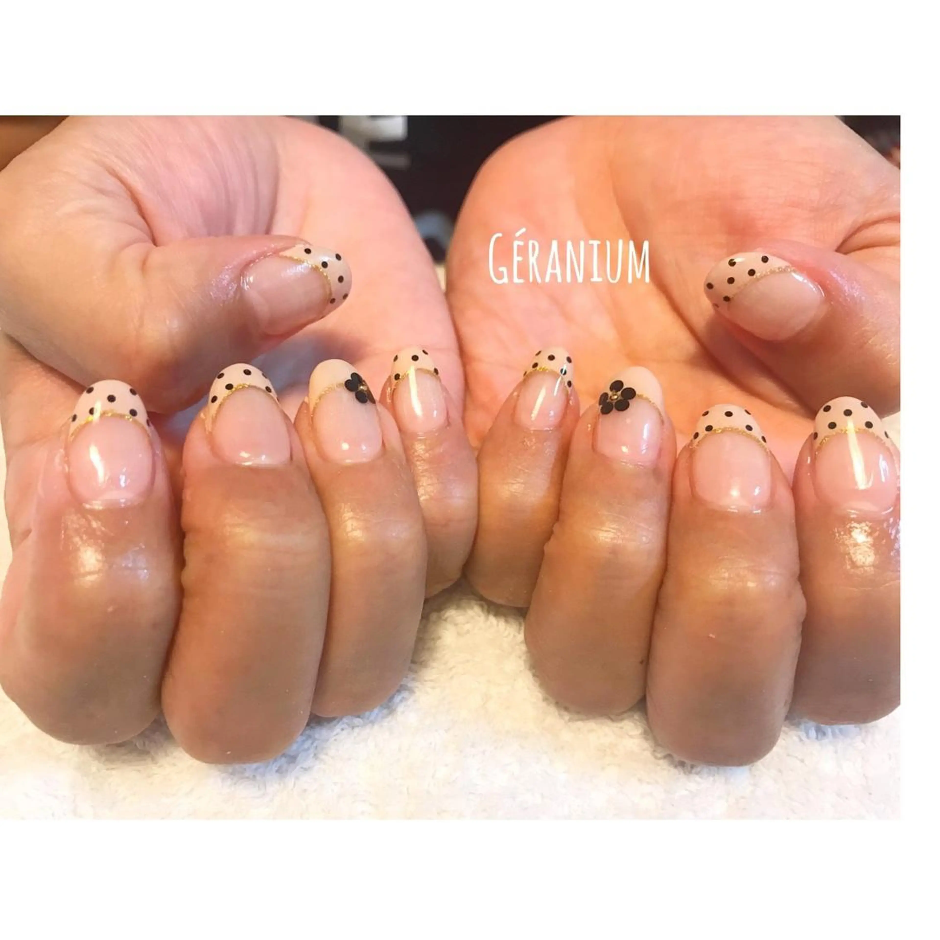 ネイル ドット フラワーネイル フレンチネイル ハンドネイル フットネイル GéRanium Harukaのネイルデザイン