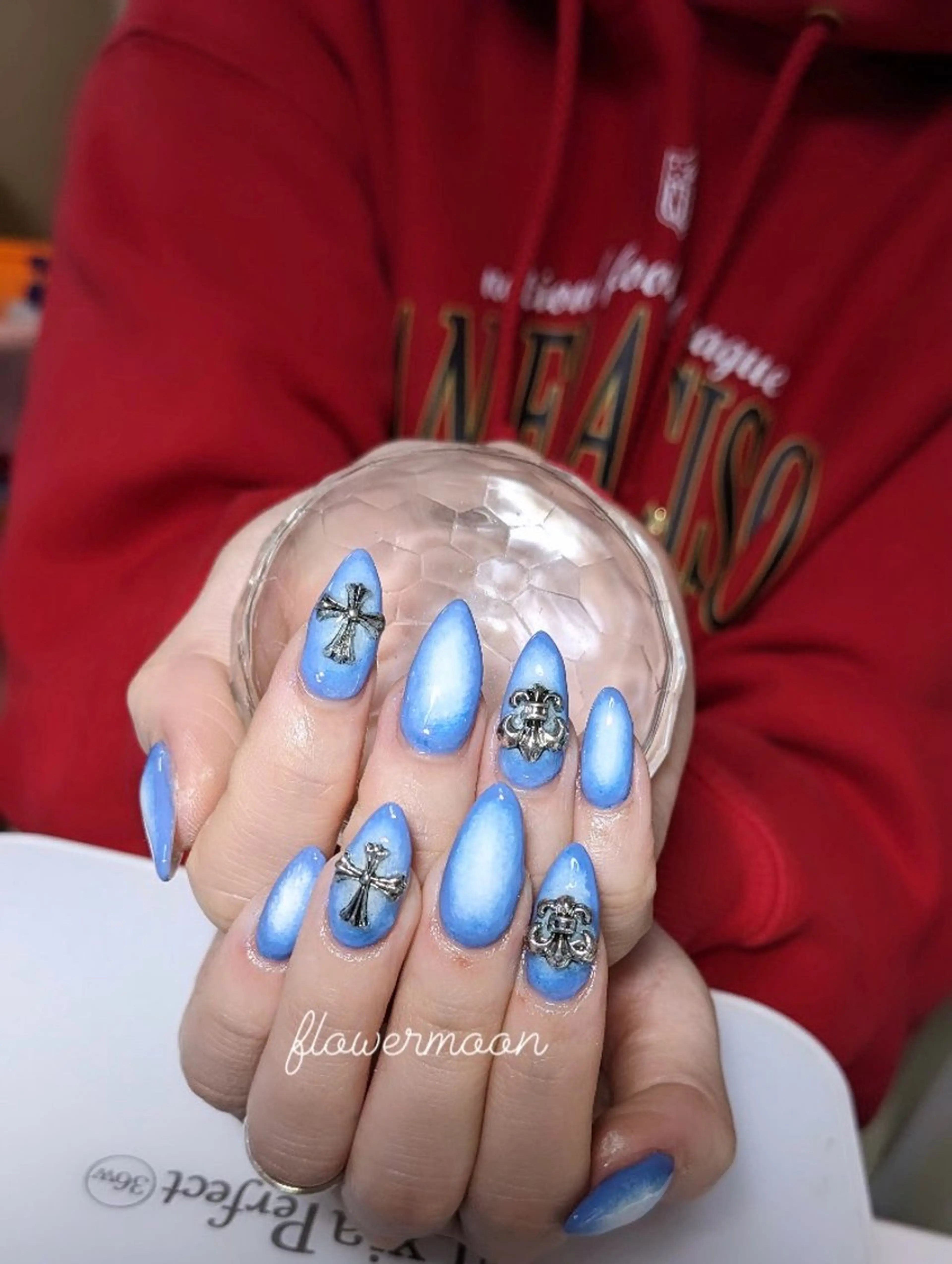 ネイル チークネイル フラワー ムーンのネイルデザイン