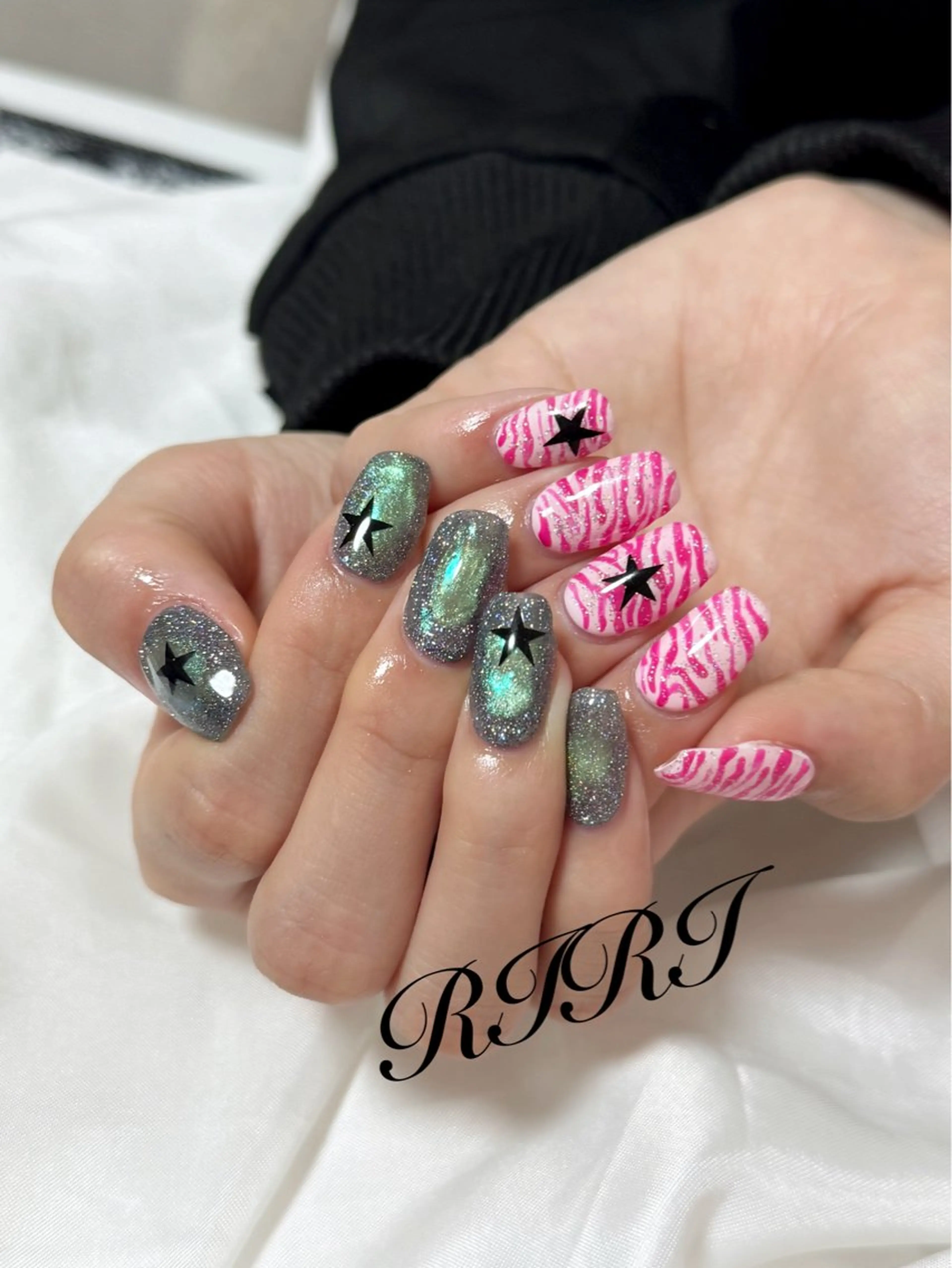 ネイル アニマル柄 ジェルネイル キラキラネイル マグネットネイル ショートネイル ハンドネイル riri オーナーのネイルデザイン