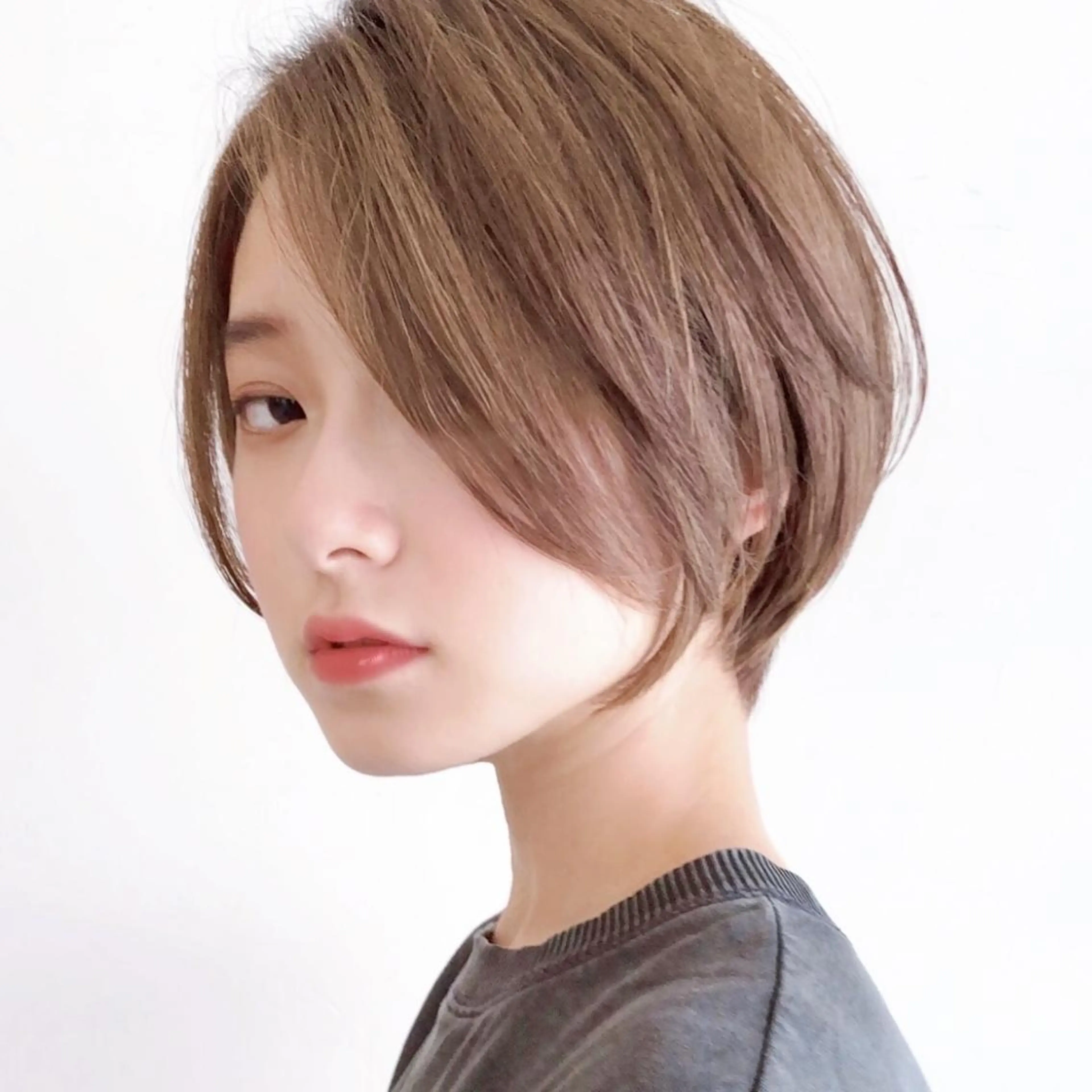 ショート カラー ショートボブ ブリーチ ハイライトカラー ハイトーンカラー ボブ カット ヘアカラー トリートメント 大人可愛いショート 原田美千留のヘアスタイル