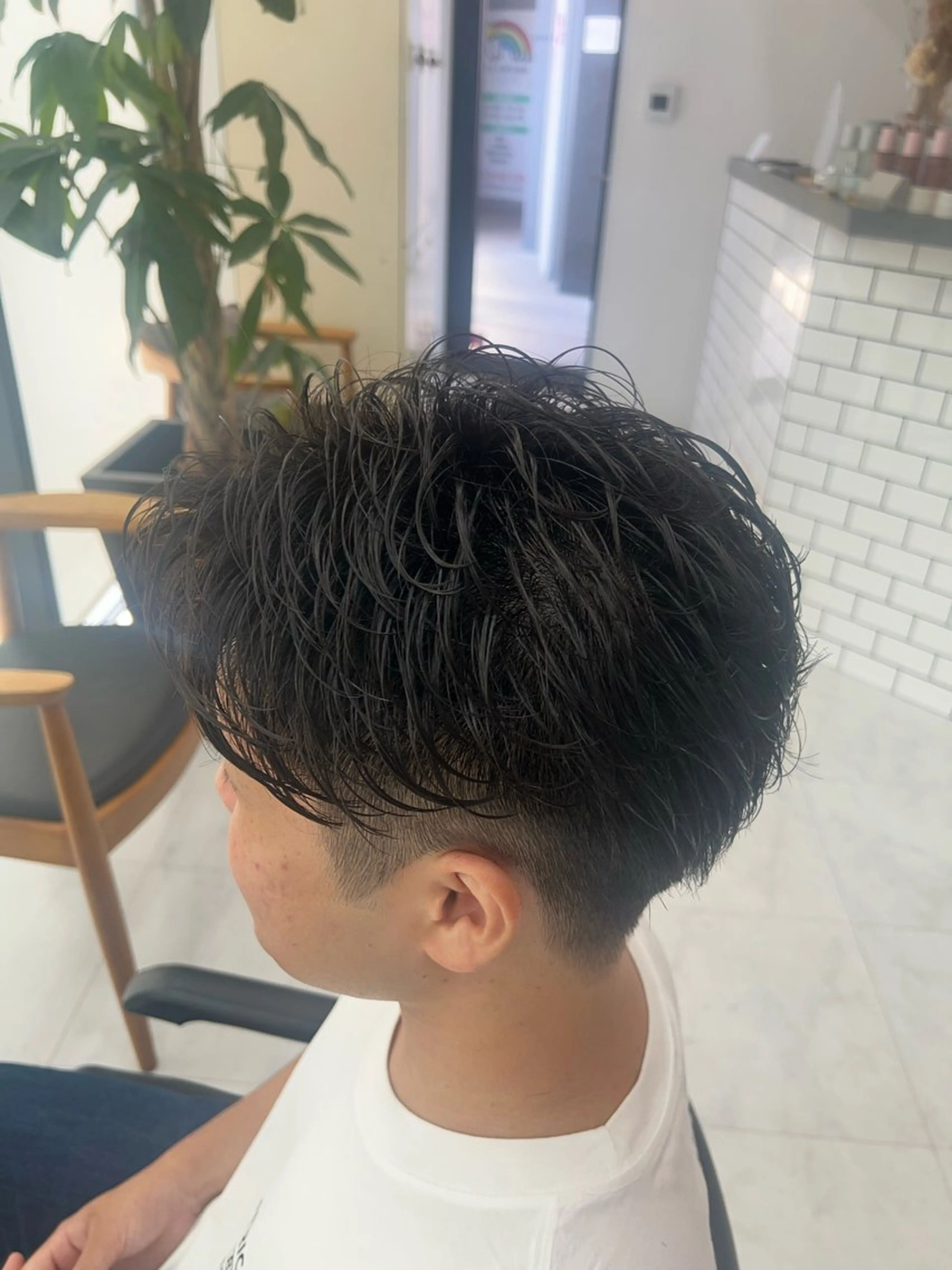 メンズ ダブルカラー寒色系 ボリューム改善ハヤトのヘアスタイル