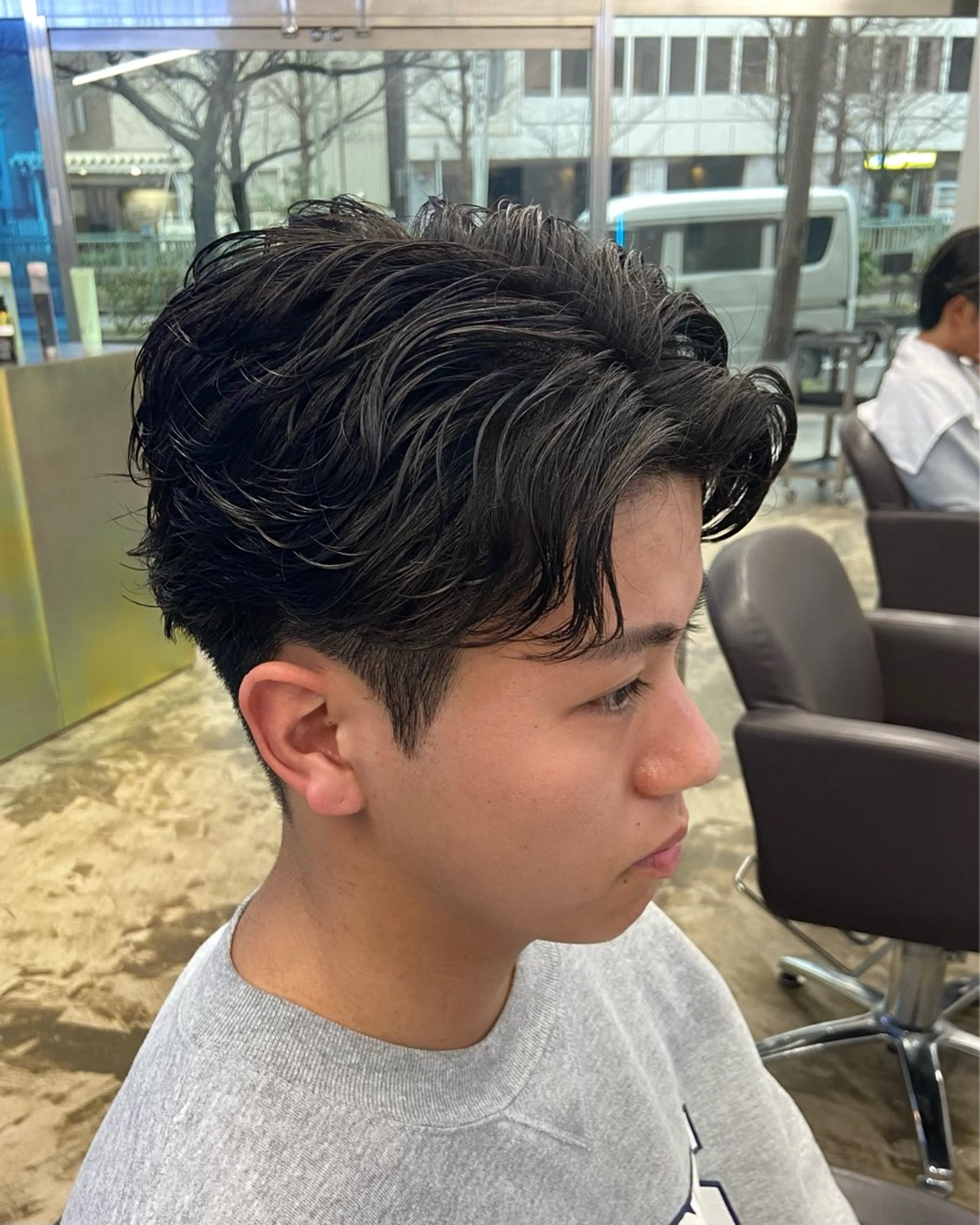 ショート パーマ メンズ センターパート ショートヘア カット パーマ THE DAY TOKYO men's cut 表参道/青山所属・メンズセンターパート 外人風ヘア/KOTAのヘアスタイル