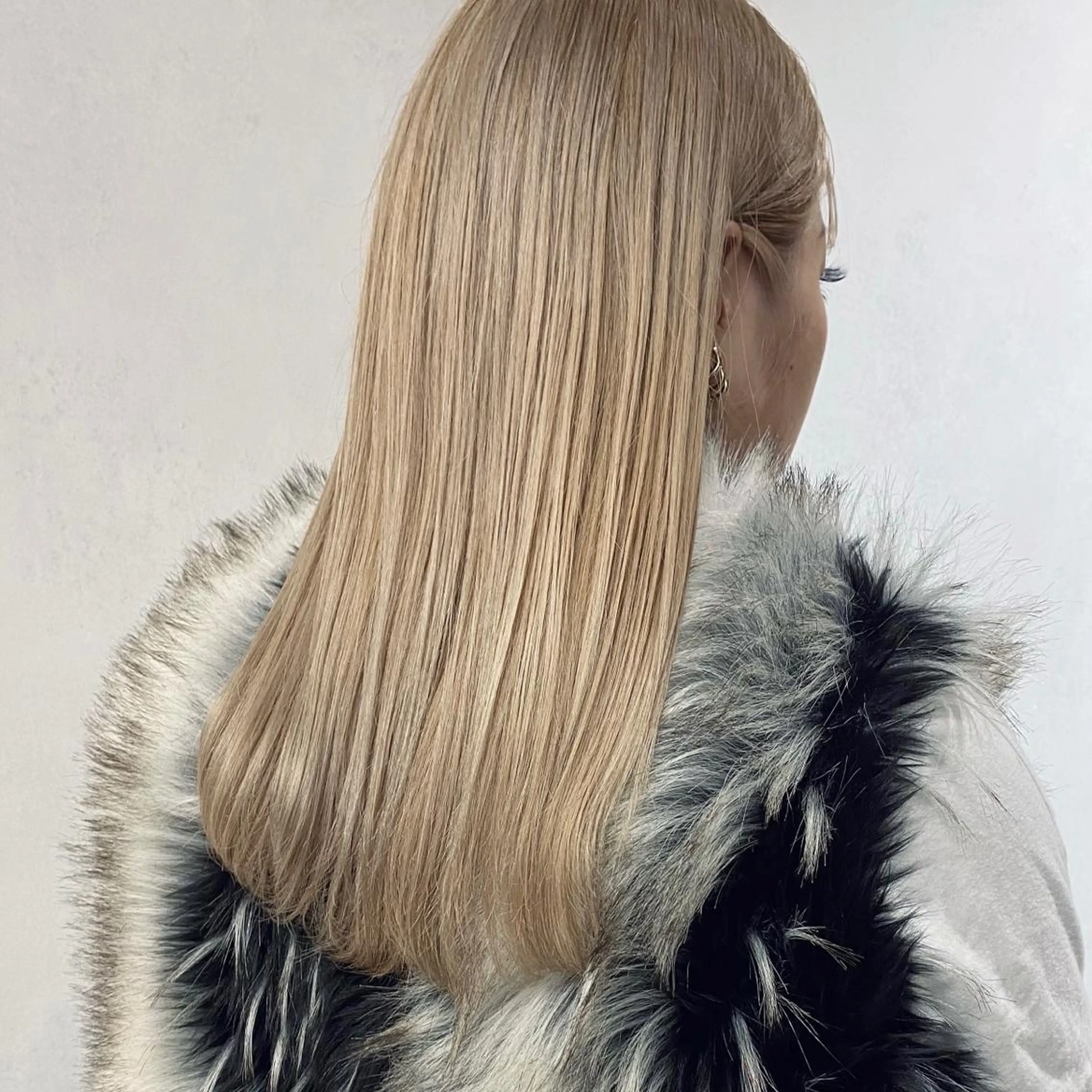 ロング カラー ベージュカラー ミルクティーベージュ chlom所属・🌱大人ハイトーン RENのヘアスタイル