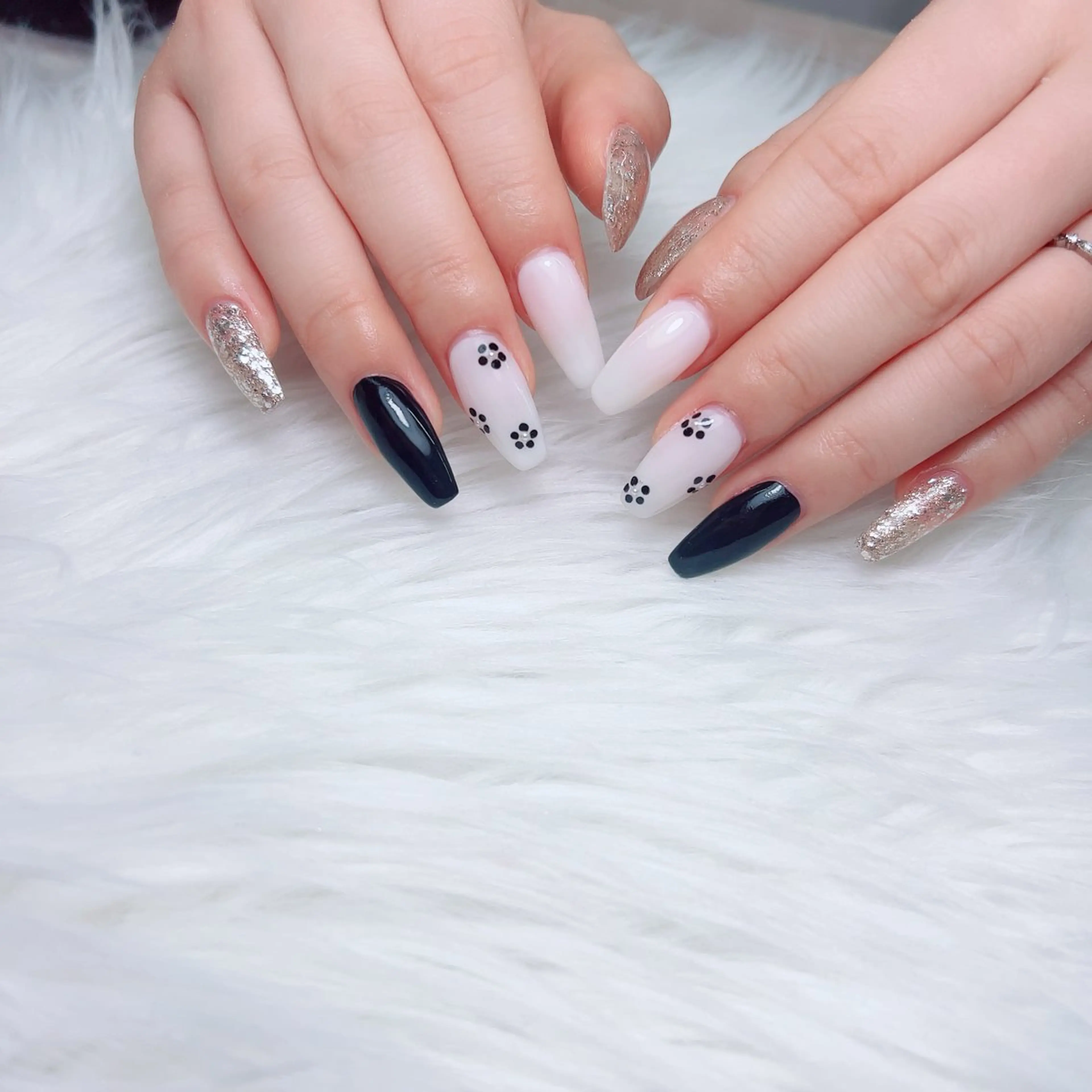 ミディアム artnailgallery所属・gallery Yumiのネイルデザイン