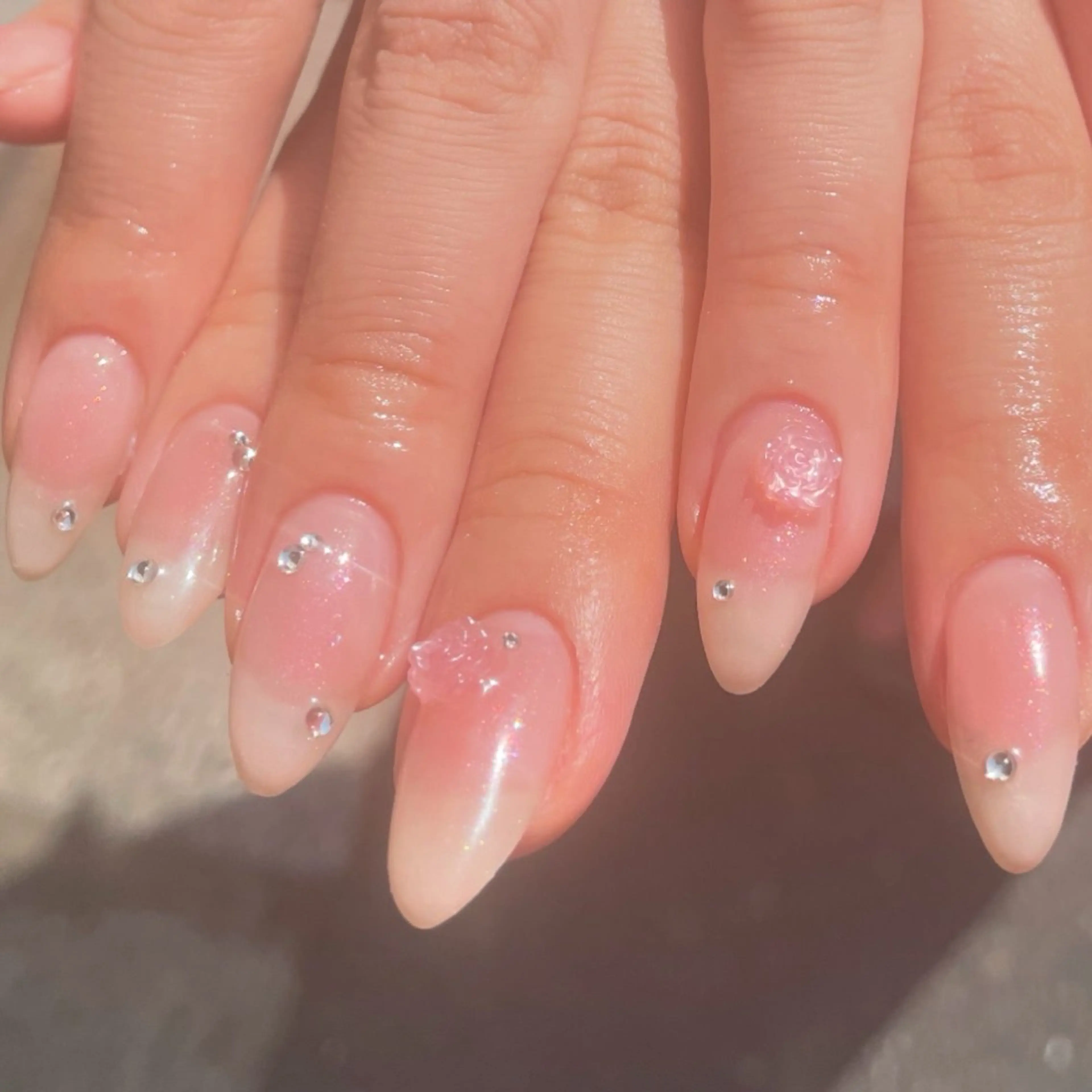 ネイル チークネイル ガーリー キラキラネイル ピンク シンプルネイル ハンドネイル ハンドケア 🎀NAIL🎀 AI🪄︎︎◝✩のネイルデザイン