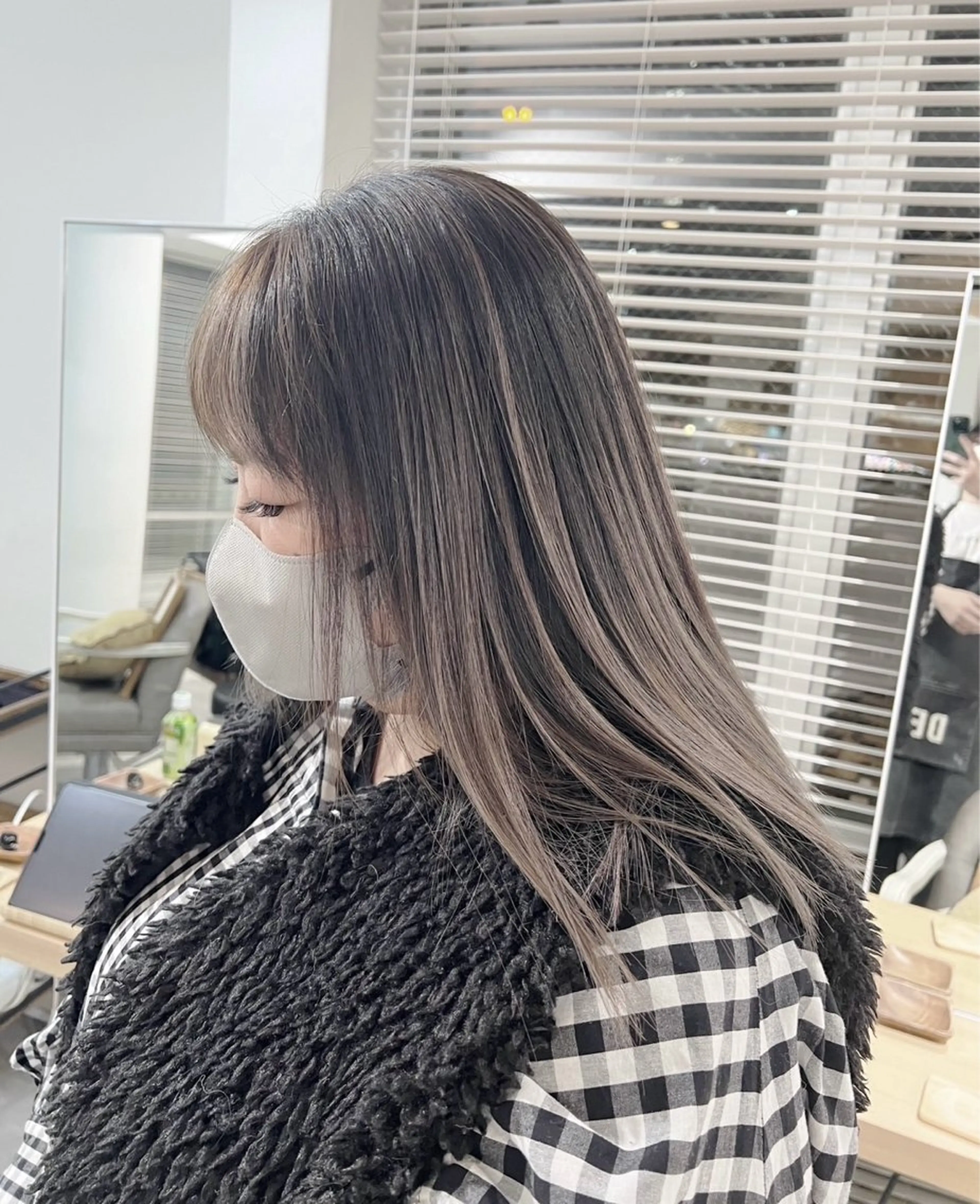 ミディアム カラー バレイヤージュ グレージュ レイヤーカット ヘアカラー トリートメント ROBIN所属・指名数No.1 /NAOYAのヘアスタイル