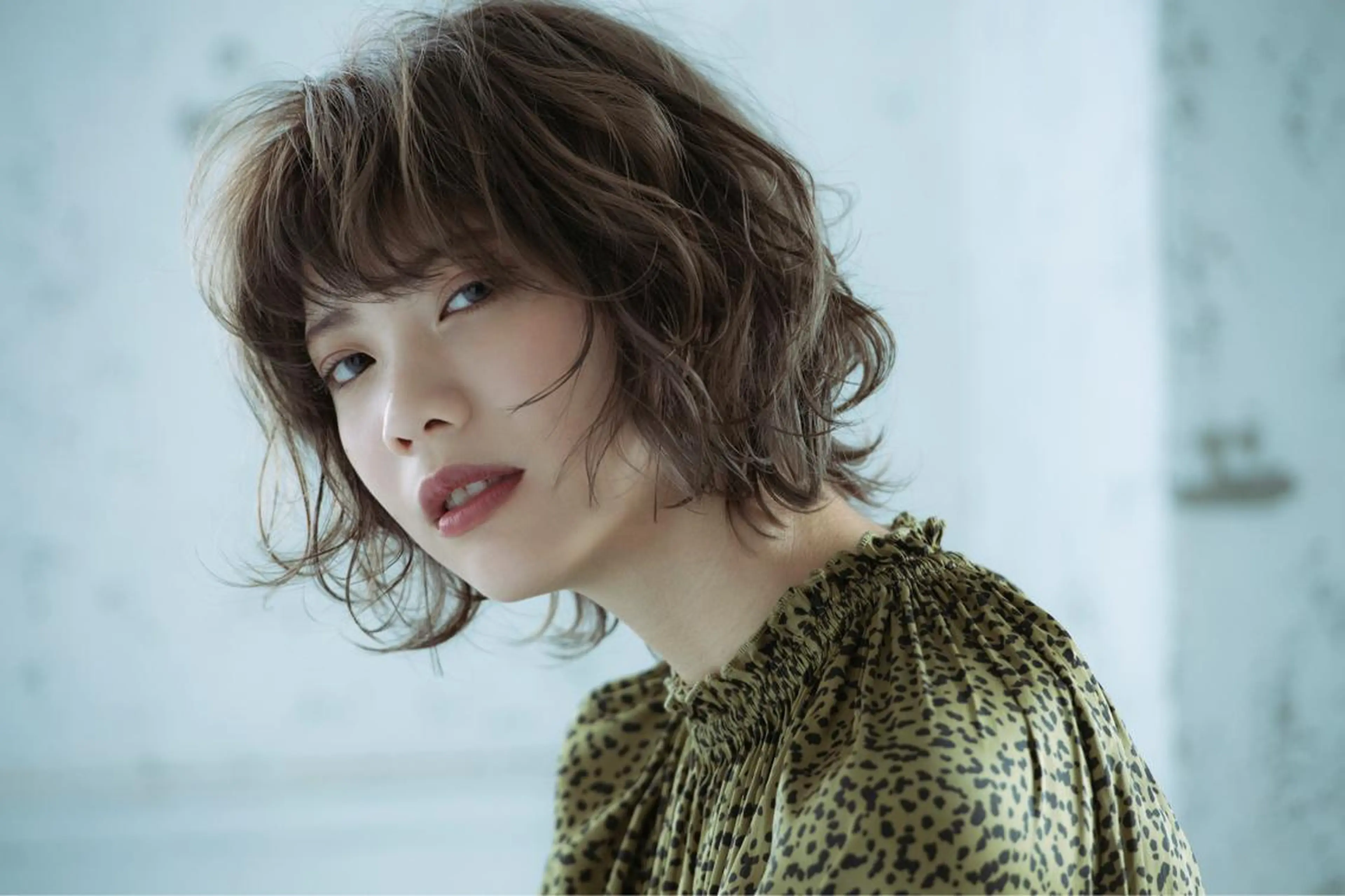 ミディアム カラー ウルフカット SALOWIN梅田茶屋町店所属・ウルフレイヤーカット /チヒロのヘアスタイル