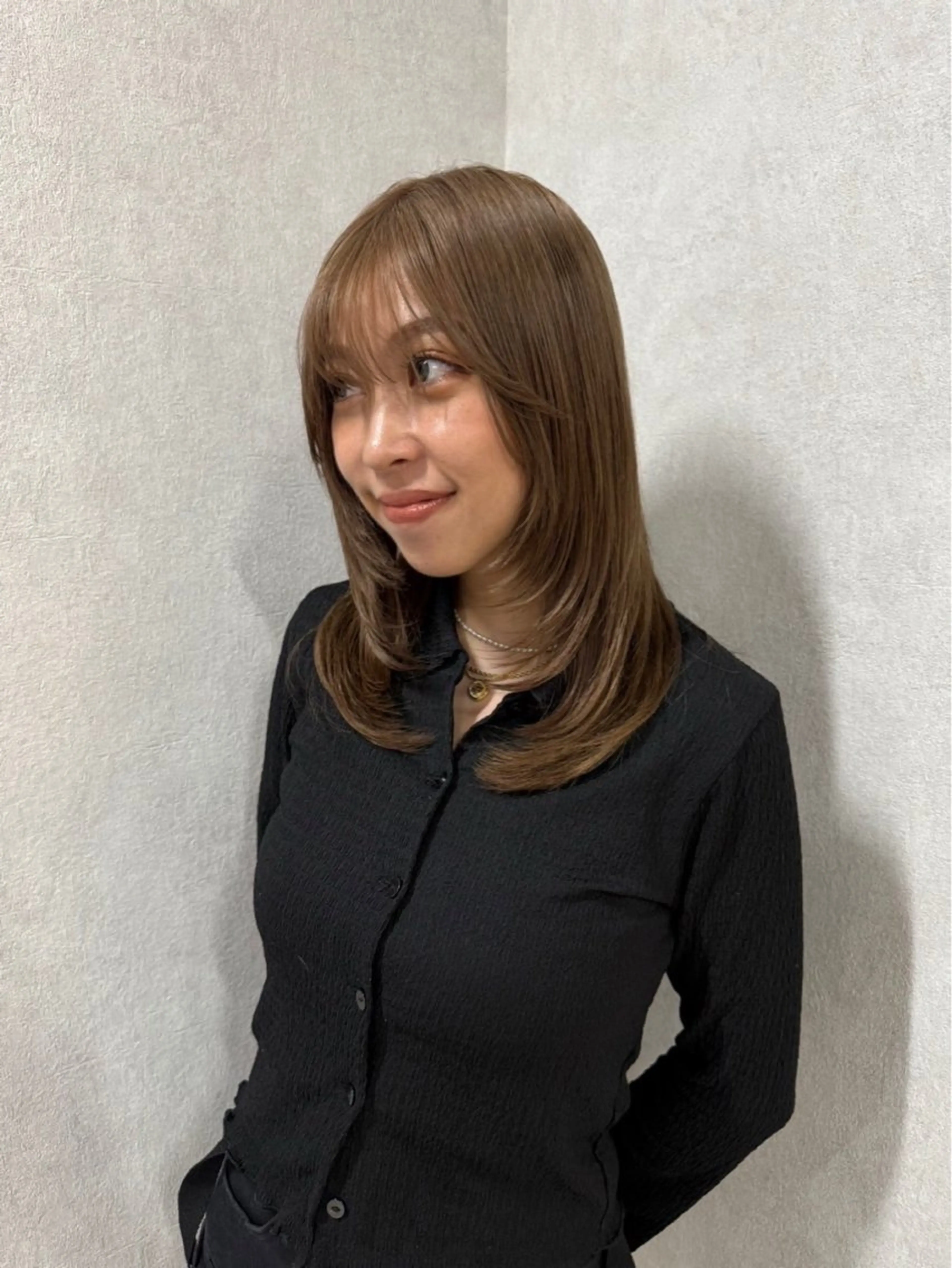 ミディアム カラー アッシュ ベージュカラー ブリーチ 透明感カラー ダブルカラー カット ヘアカラー レイヤー /髪質改善/ariのヘアスタイル