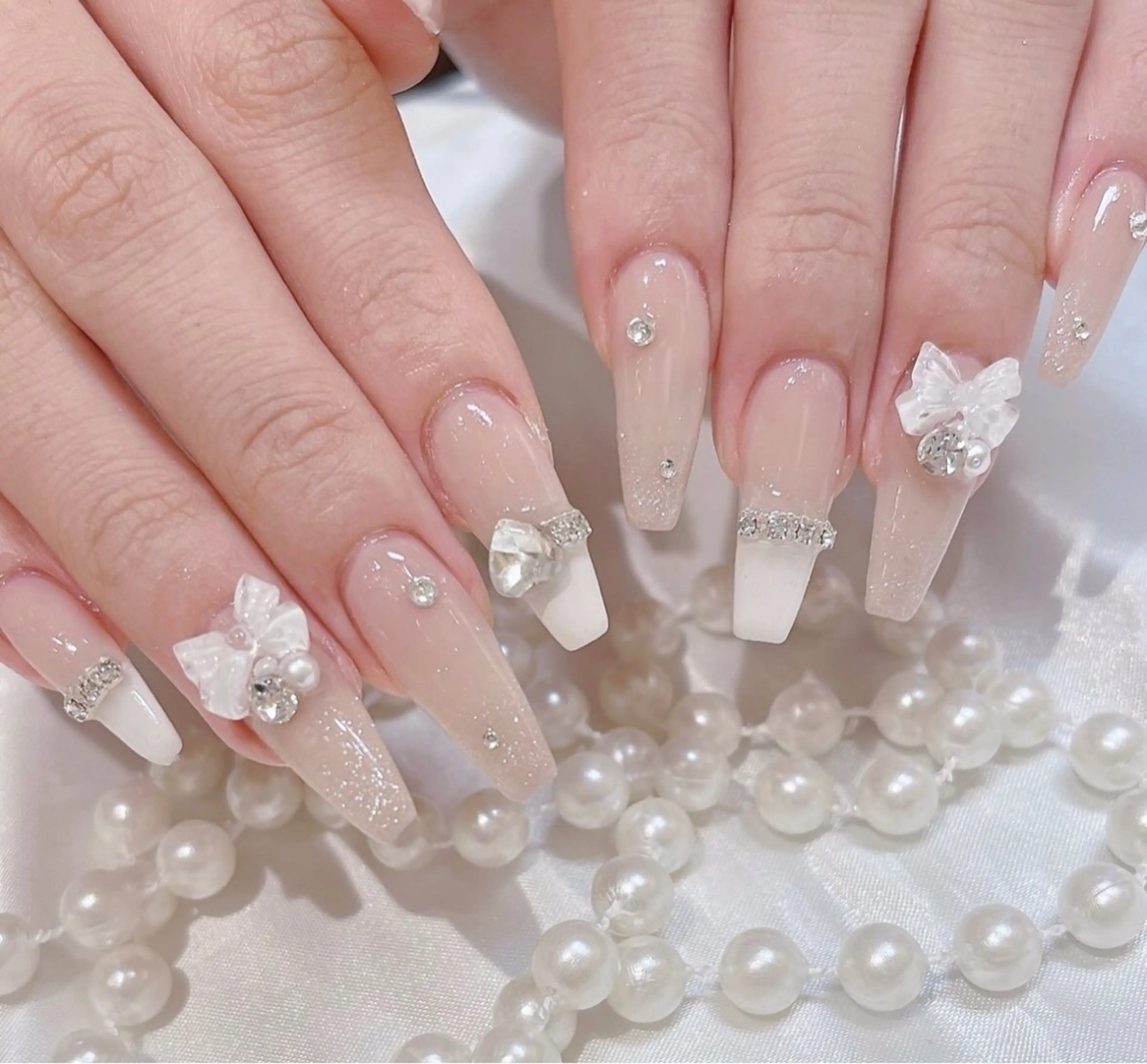 ネイル 長さ出し グラデーション キラキラネイル 韓国ネイル ラメ(グリッター) ハンドネイル ハンドケア Chisa Nail Studio所属・チ サのネイルデザイン